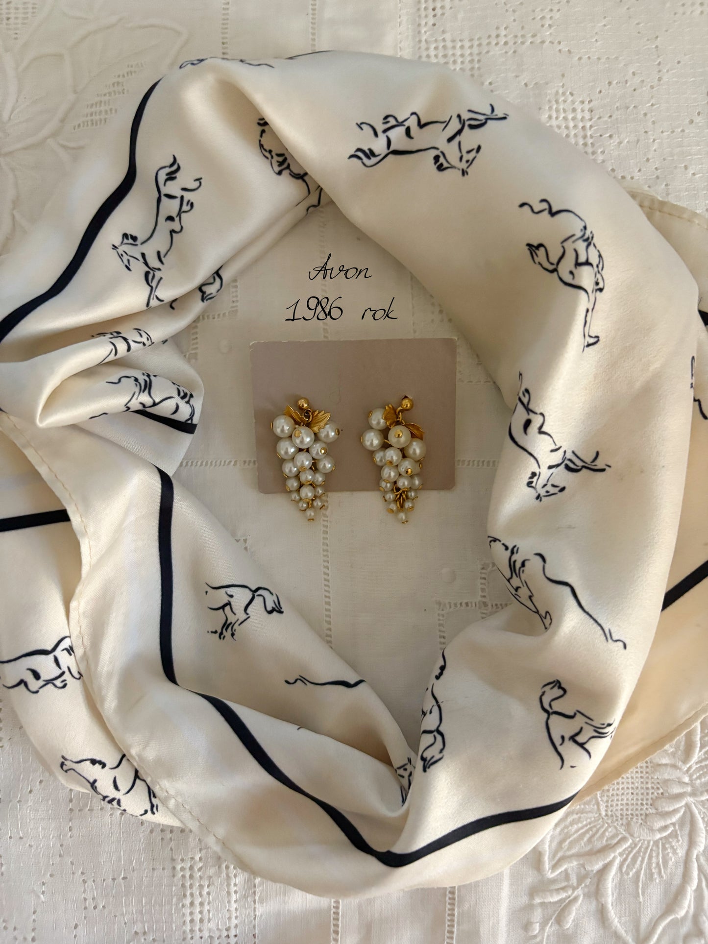 Kolczyki Avon z perełkami „Pearlessence”, 1986 rok