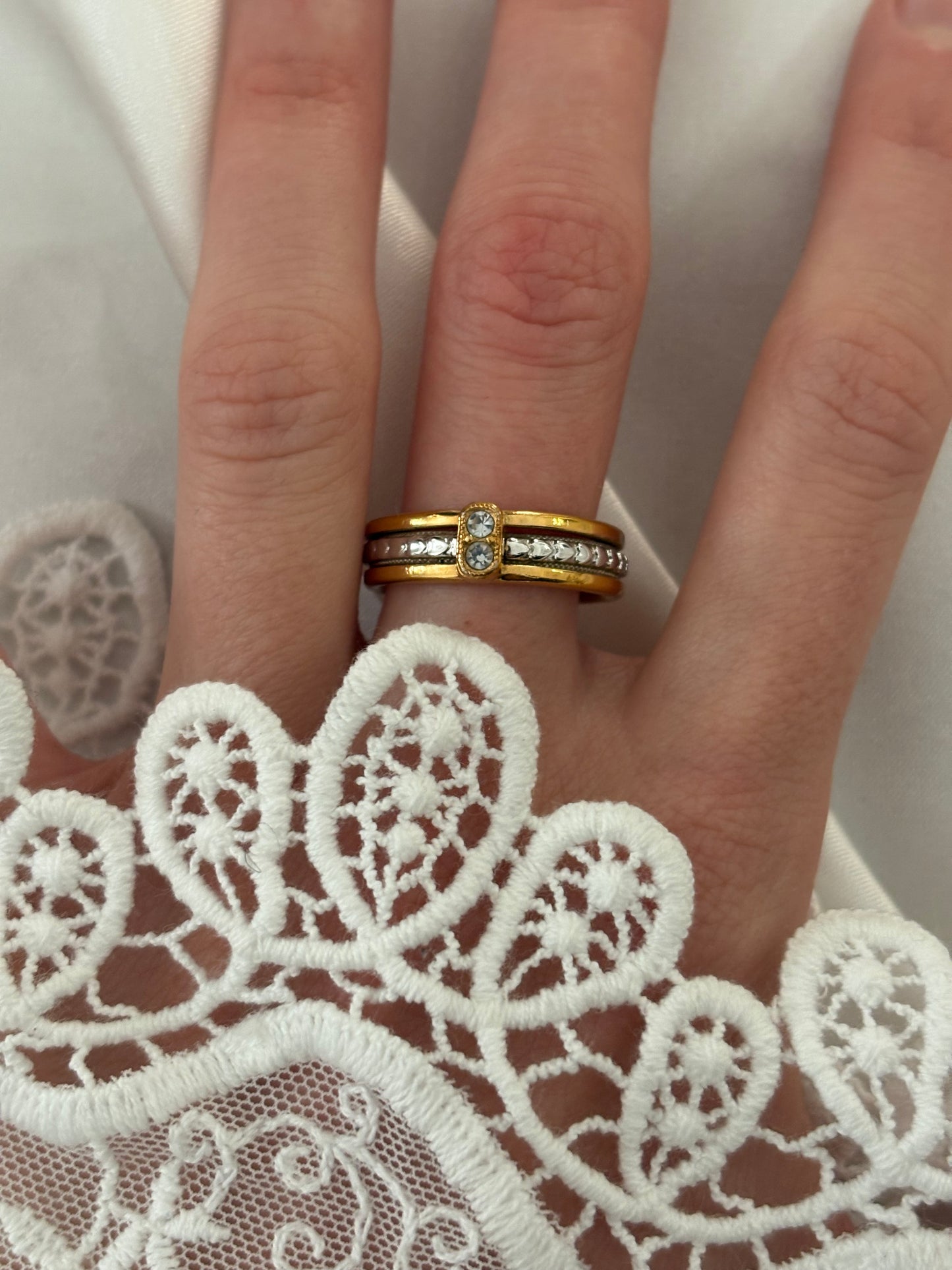 Rozbieralny pierścionek Avon „Lovesong”,1979 rok