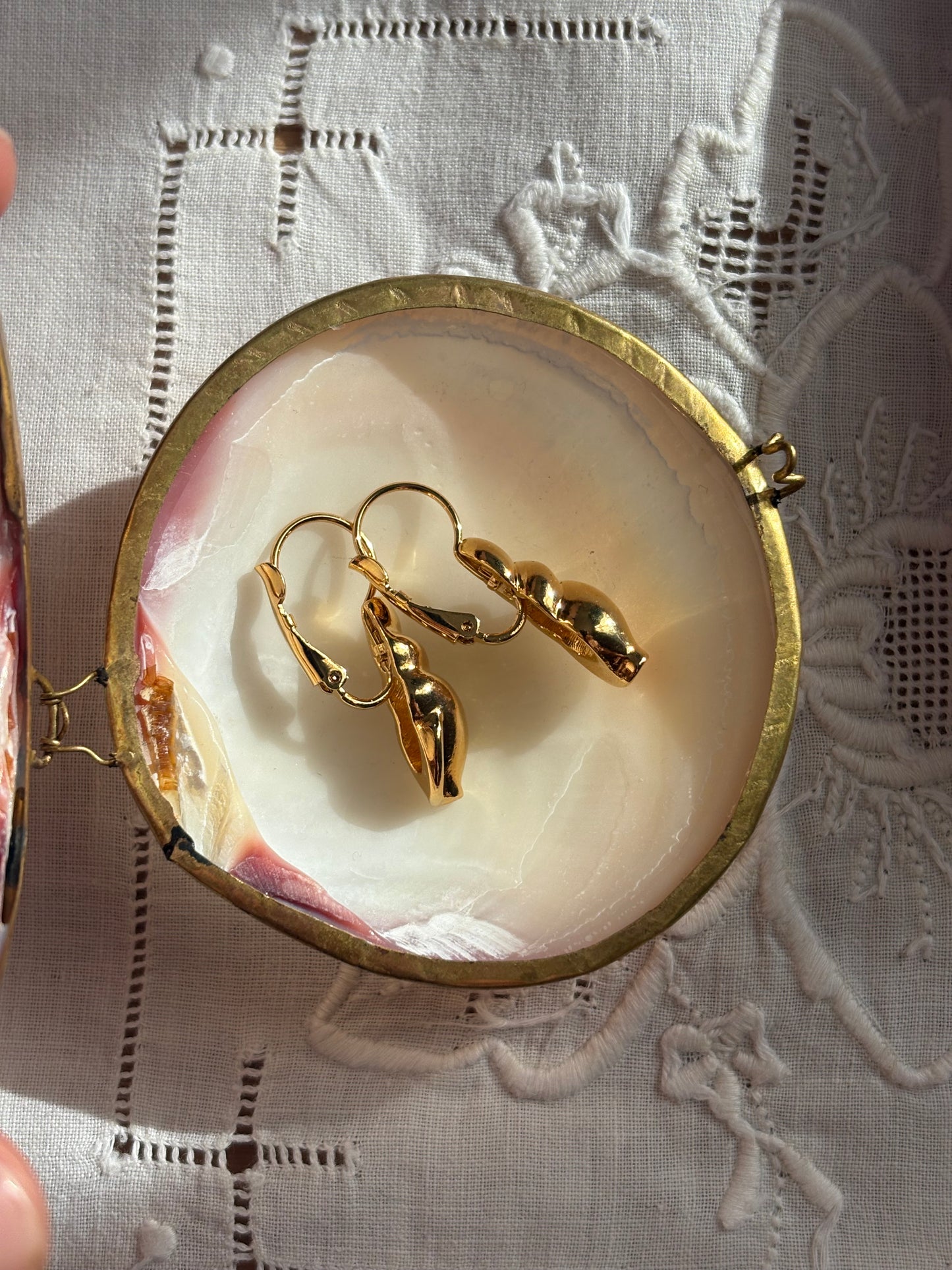 Avon "GOLDEN CLASSICS LEVERBACK" Earrings, 1997