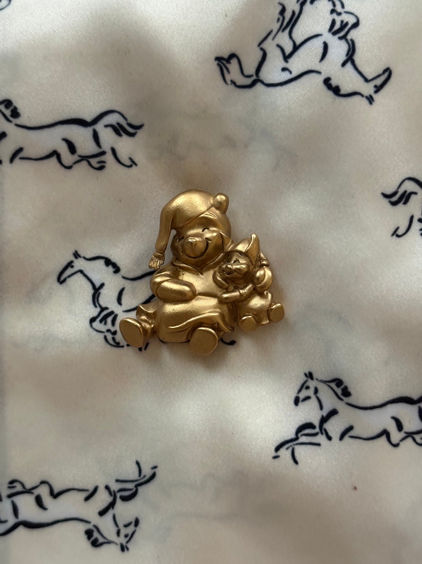 Pozłacana broszka Disney „Kubusiowy sen”
