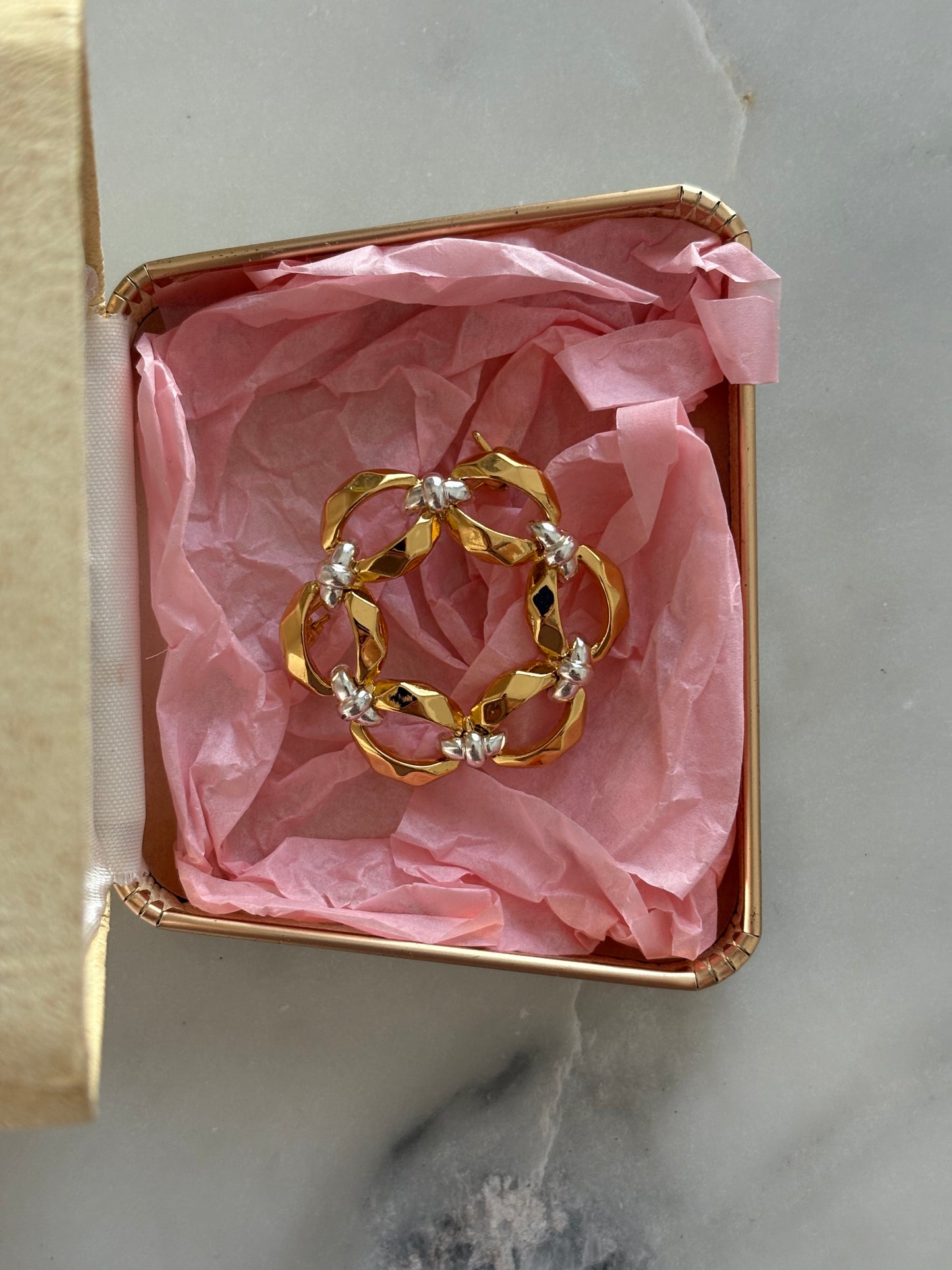 Broszka marki Anne Klein