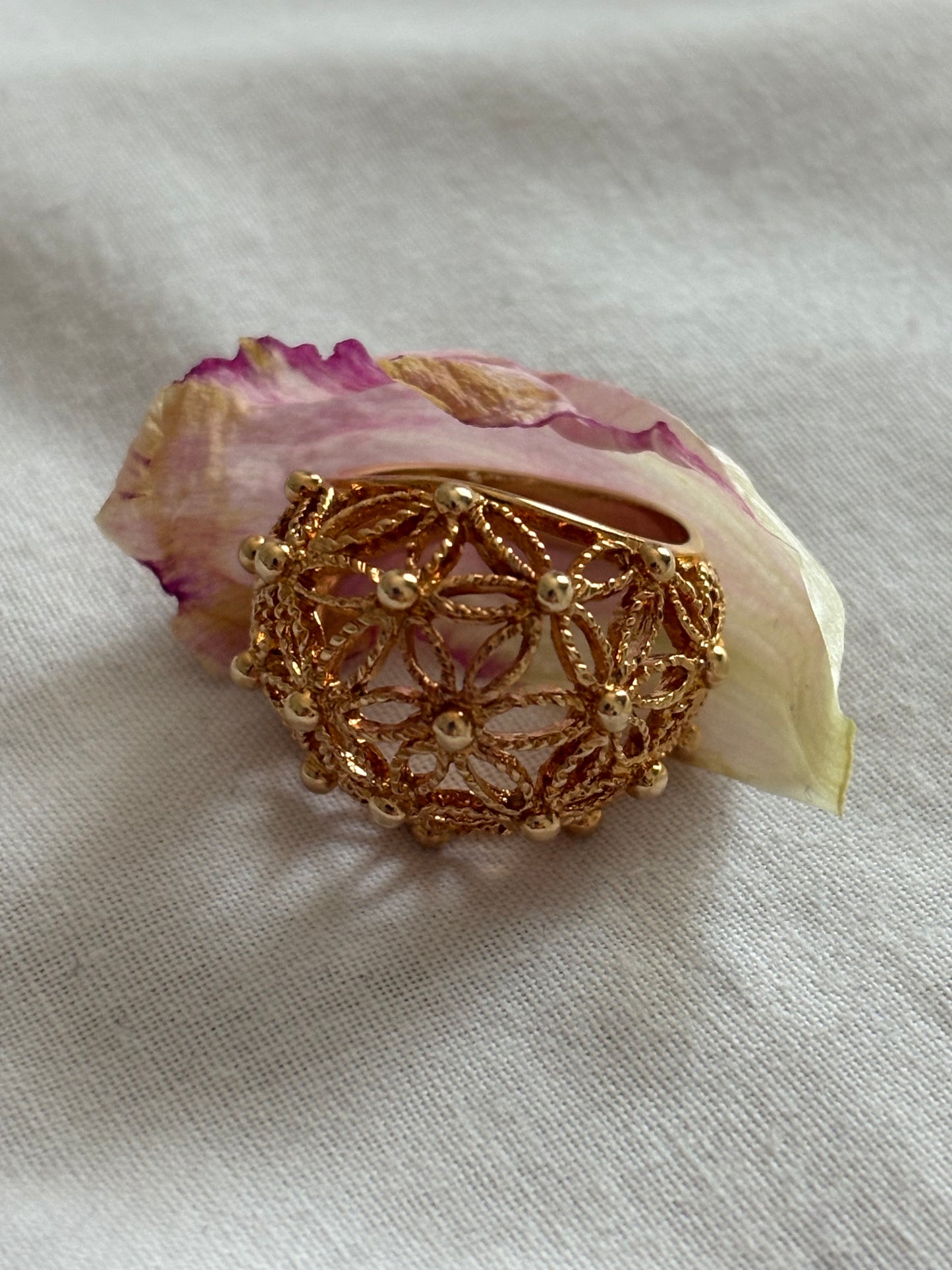 Avon "Spun Blossoms Filigree Ring", 1979