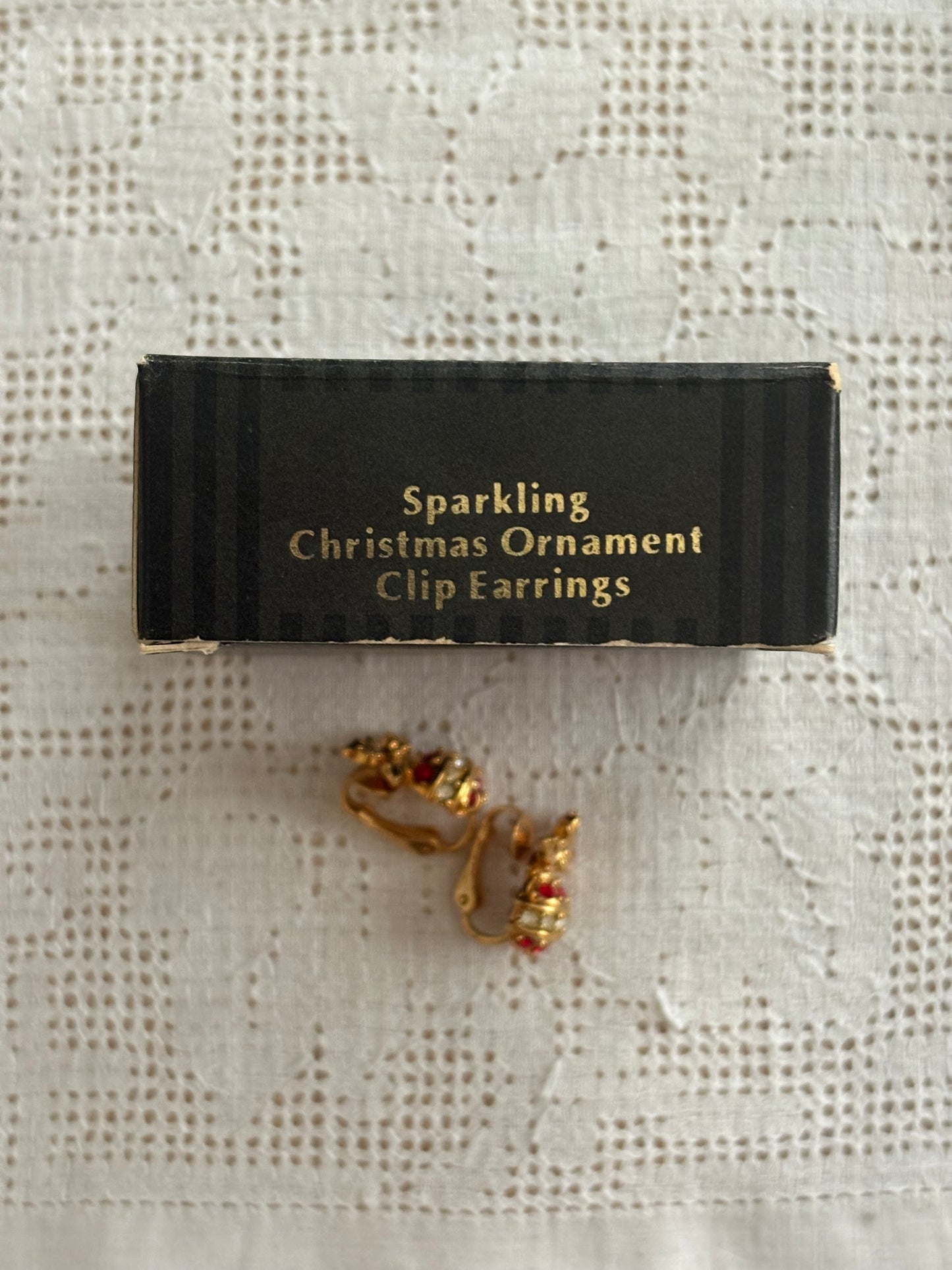 Klipsy Avon “Sparkling Christmas ornament”,1992 rok