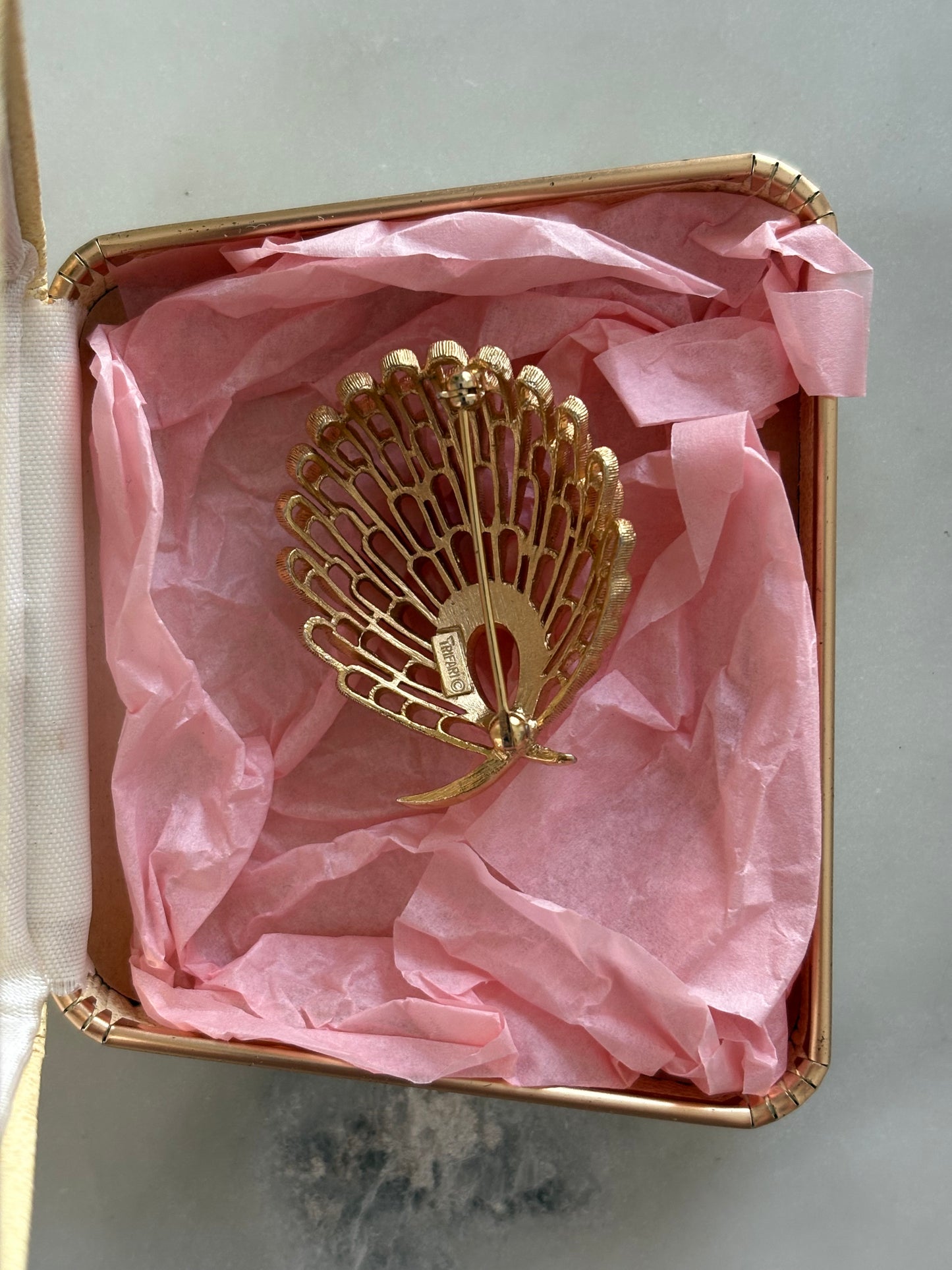 Broszka marki Trifari