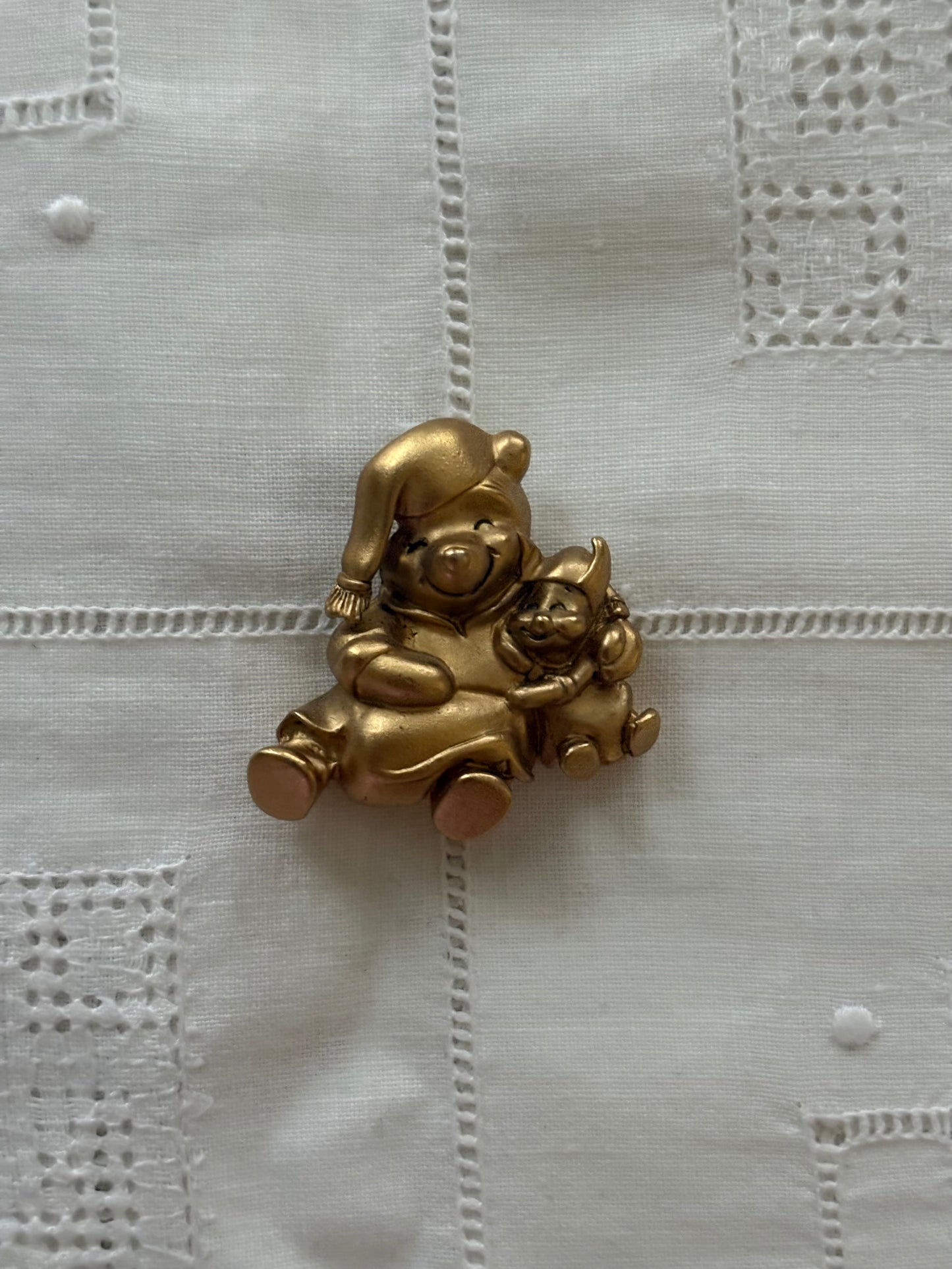 Pozłacana broszka Disney „Kubusiowy sen”