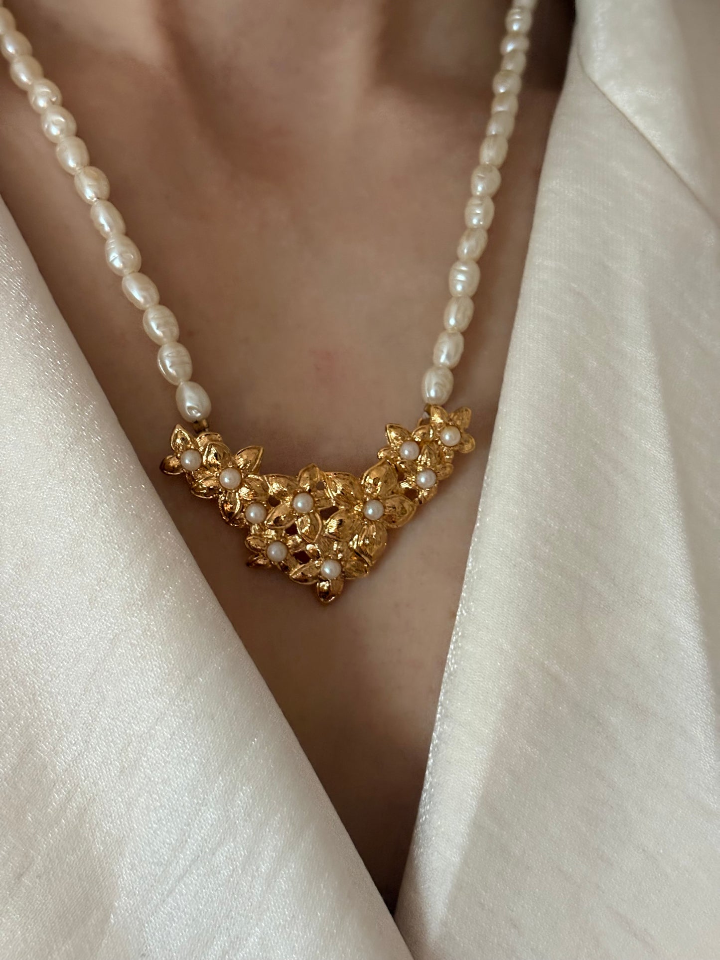 Naszyjnik Avon „Golden Bouquet, 1988 rok
