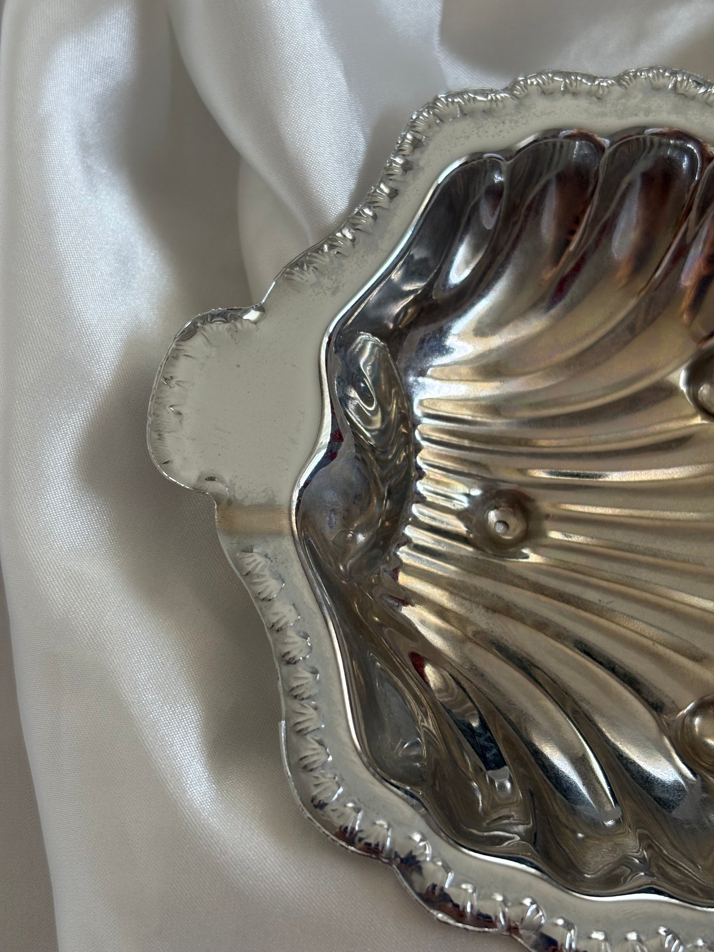 Decorative vintage dish or ashtray