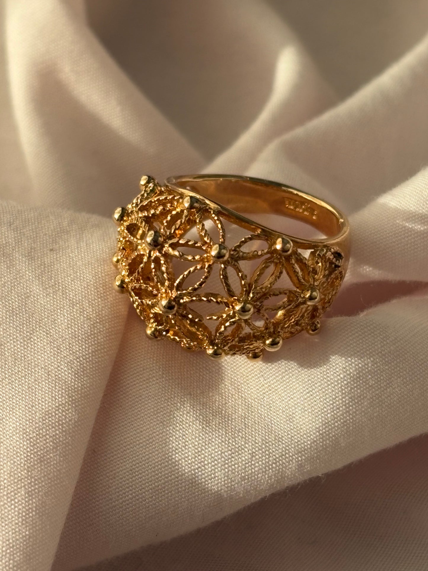 Avon "Spun Blossoms Filigree Ring", 1979
