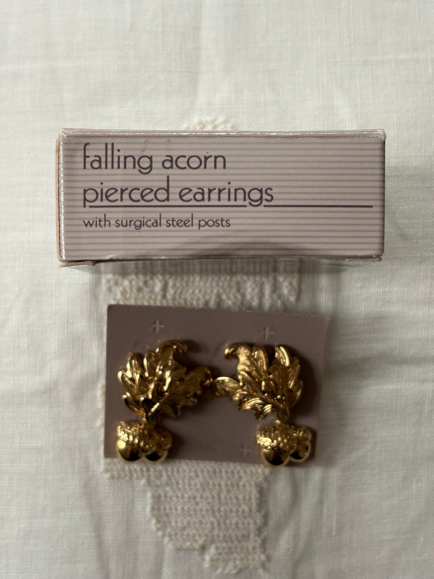 Kolczyki Avon „ Falling Acorn”, 1990 rok