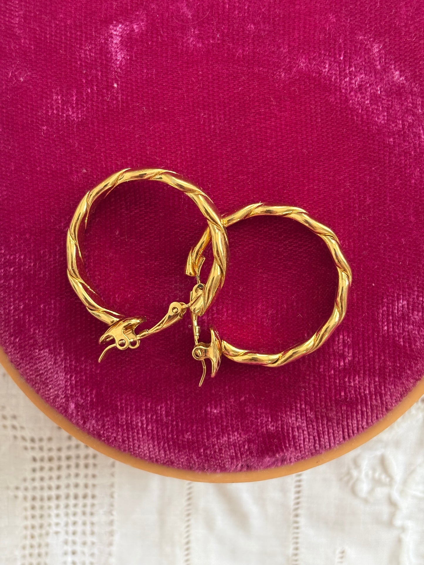 Klipsy-koła Trifari w plecionym stylu