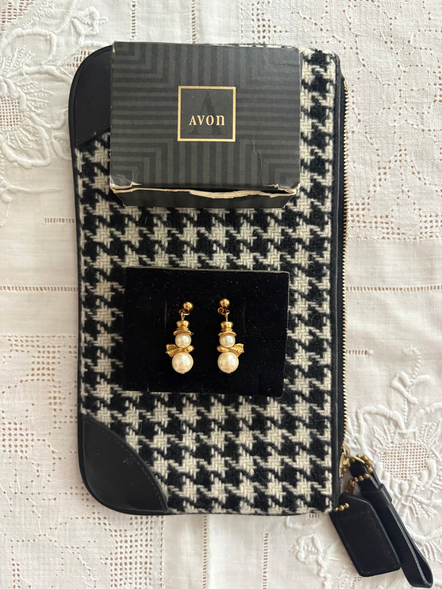 Kolczyki Avon “Pearly Snowman”,1994 rok