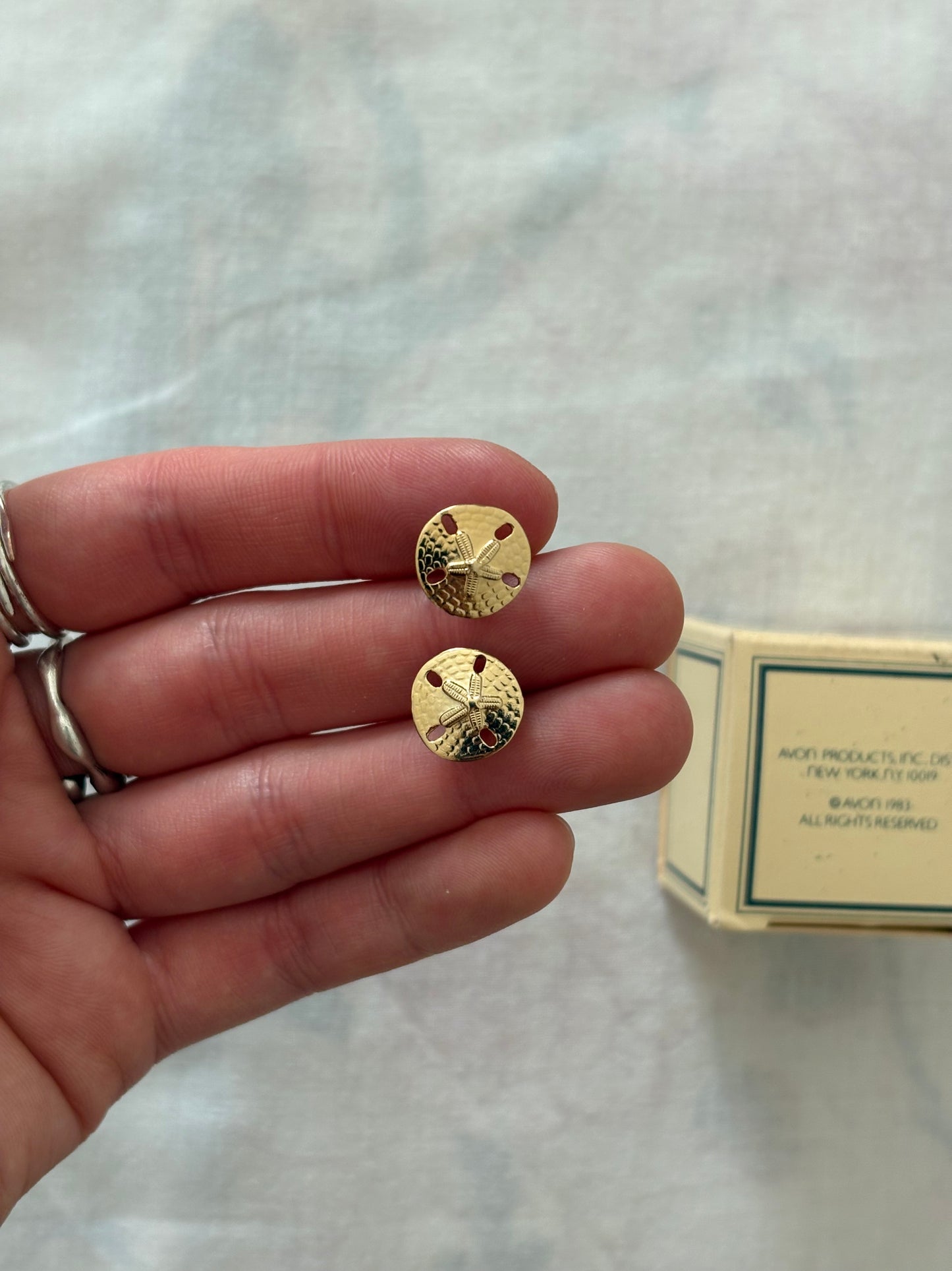 Kolczyki Avon „SAND DOLLAR”,1983 rok