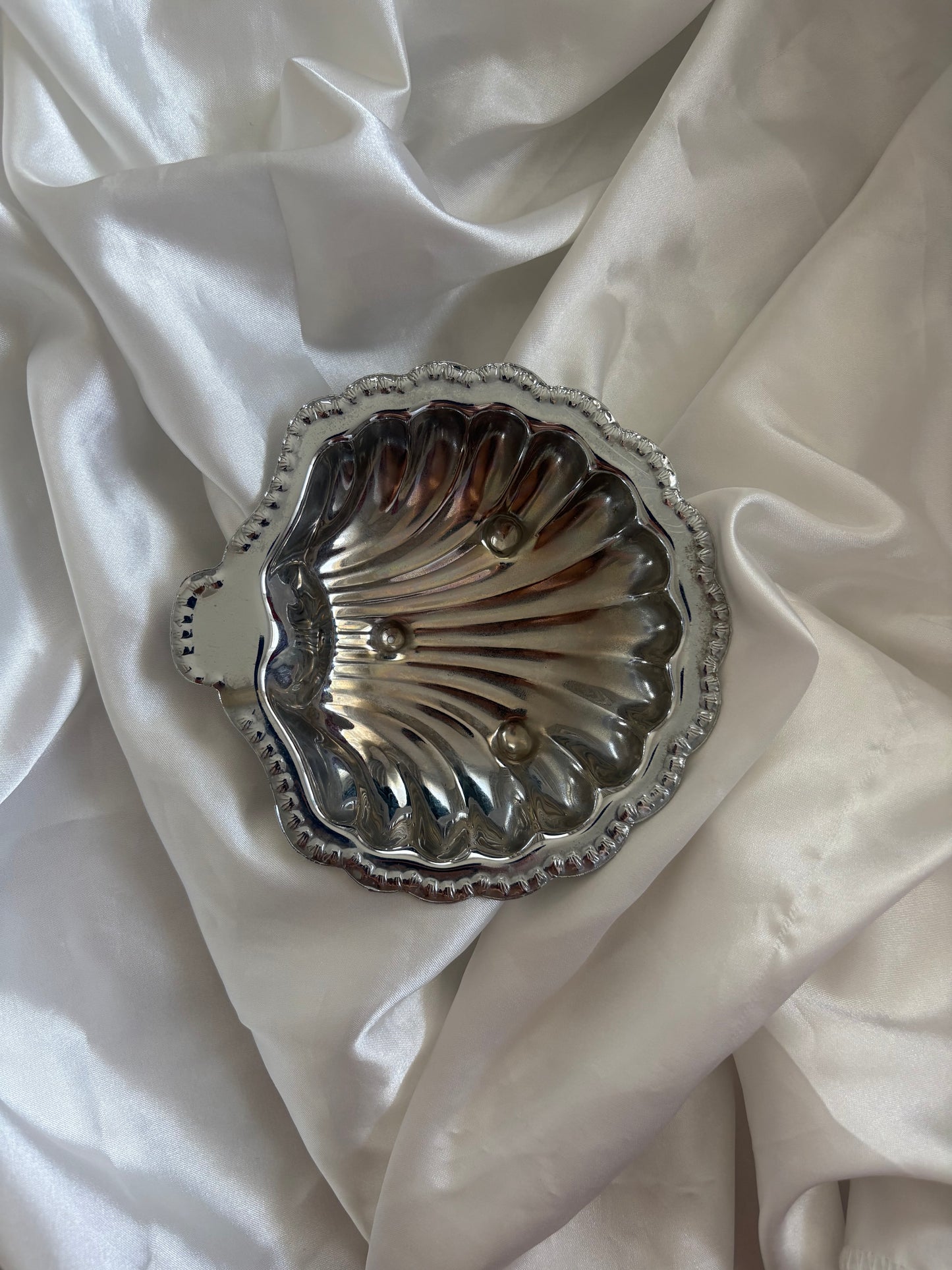 Decorative vintage dish or ashtray