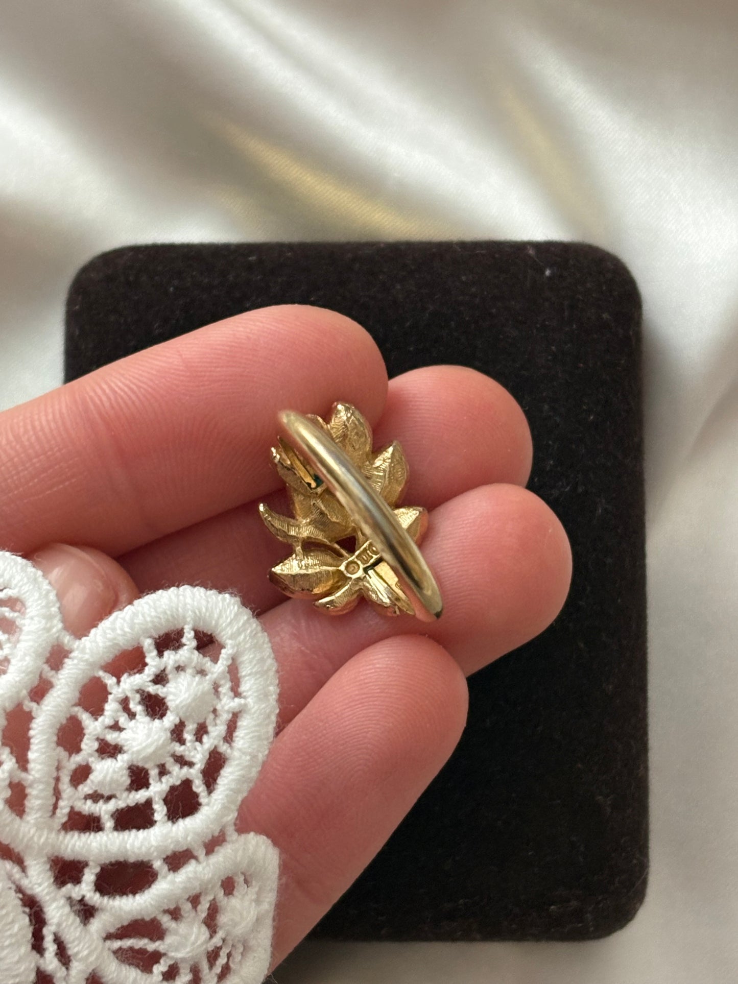 Pierścionek Avon „Leaf Light”,1974 rok