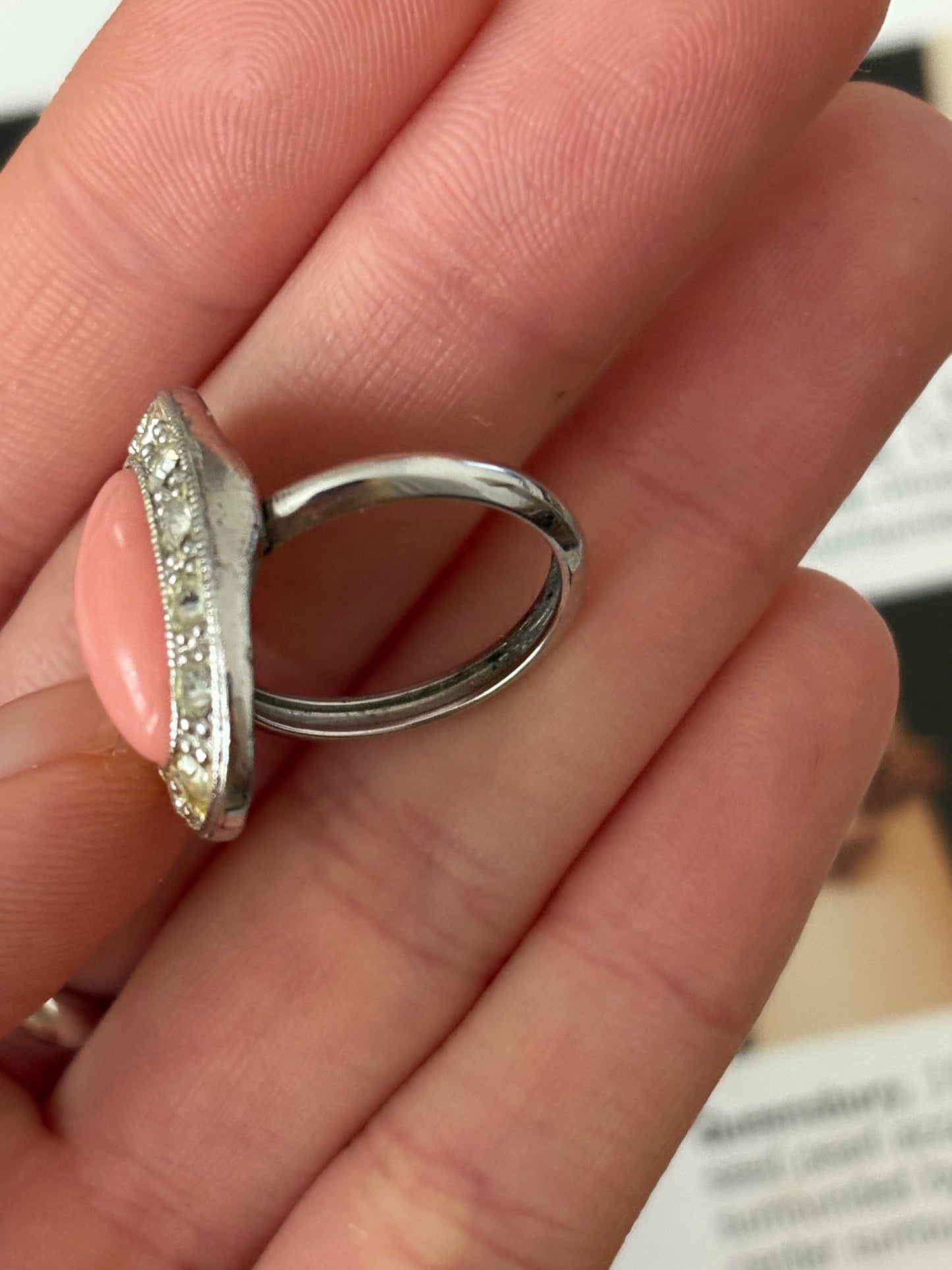 Pierścionek Avon „Pale fire”,1974 rok