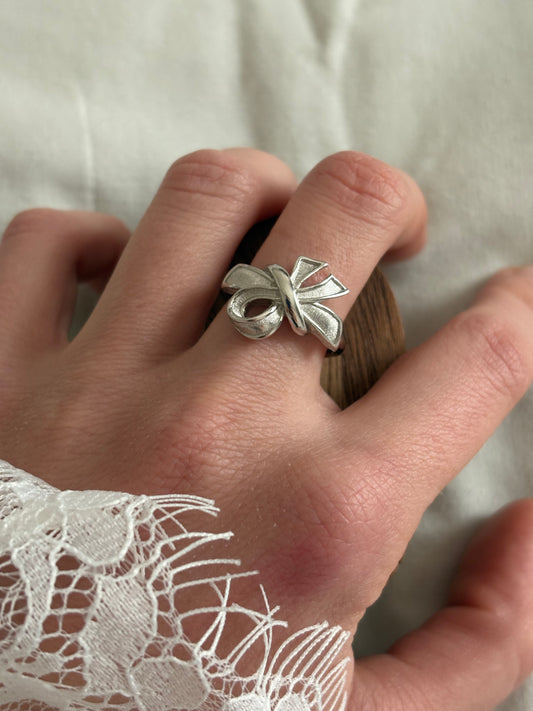 Avon “Beau Knot” Ring, 1975