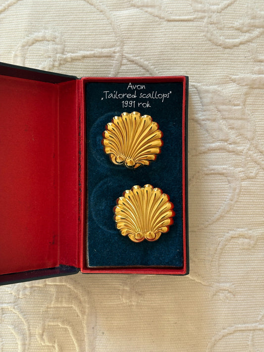 Kolczyki Avon „Tailored scallops”,1991 rok