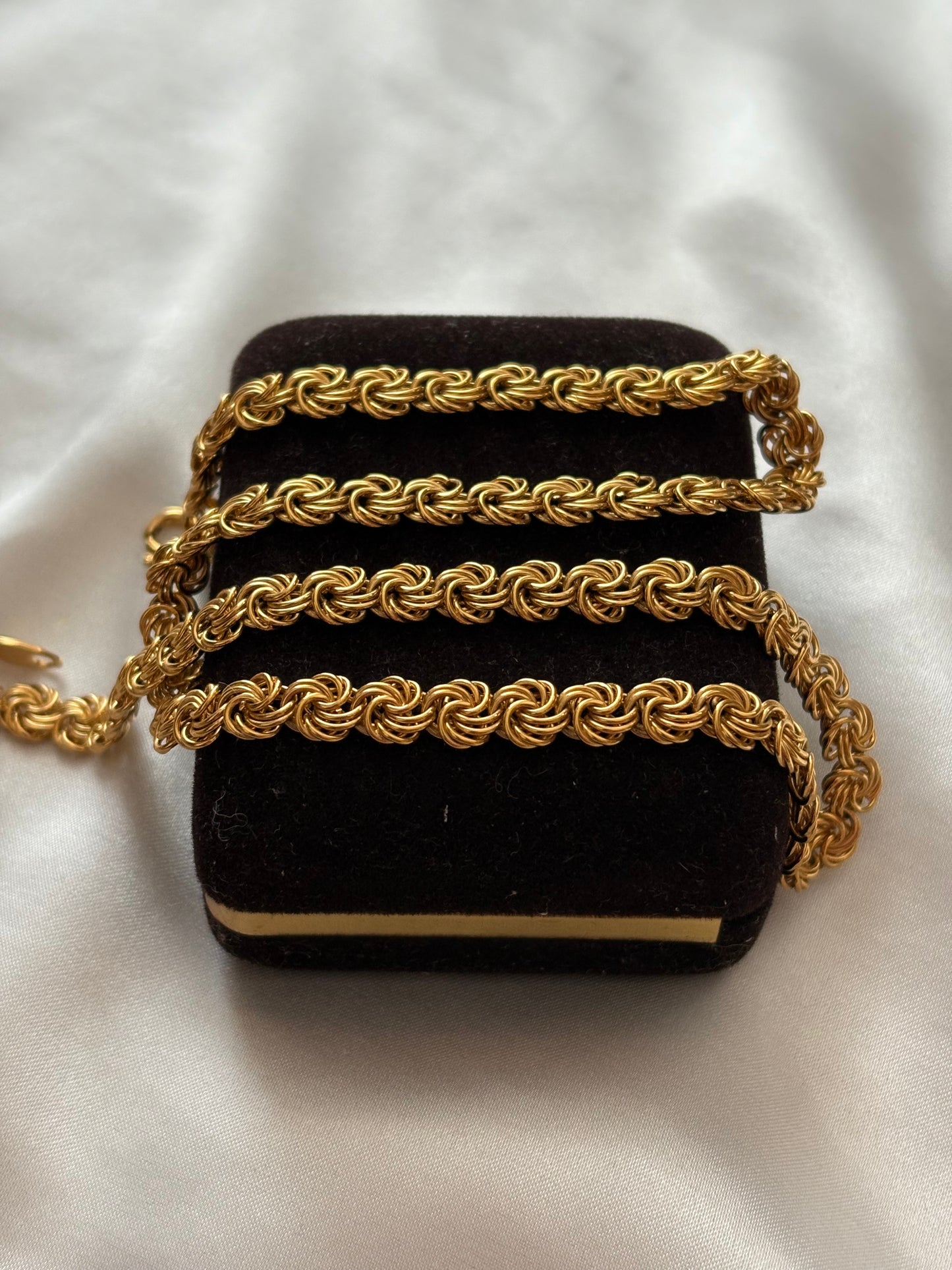 Naszyjnik Trifari z ogniwami w formie węzełków