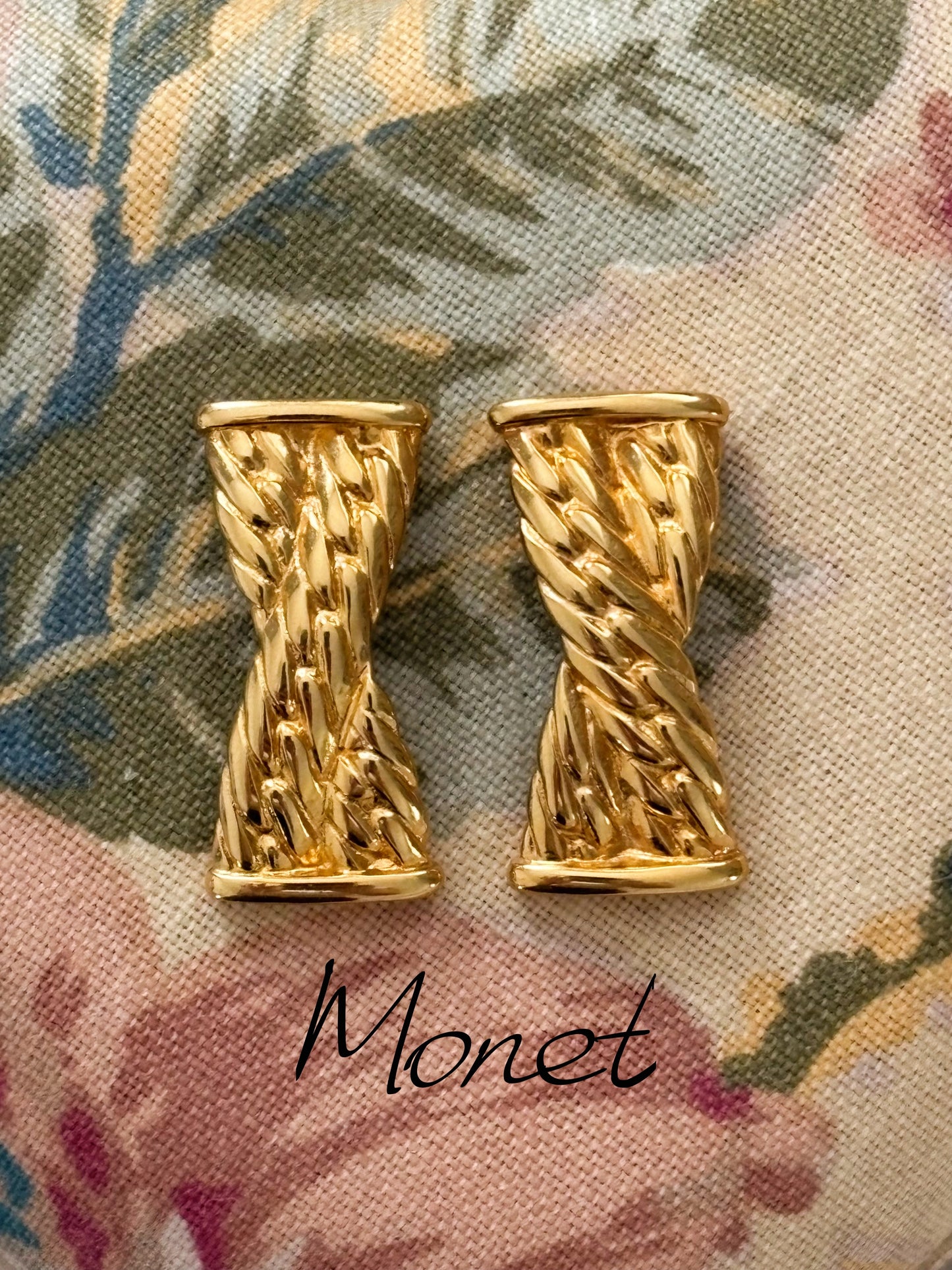 Kolczyki Monet z motywem plecionki