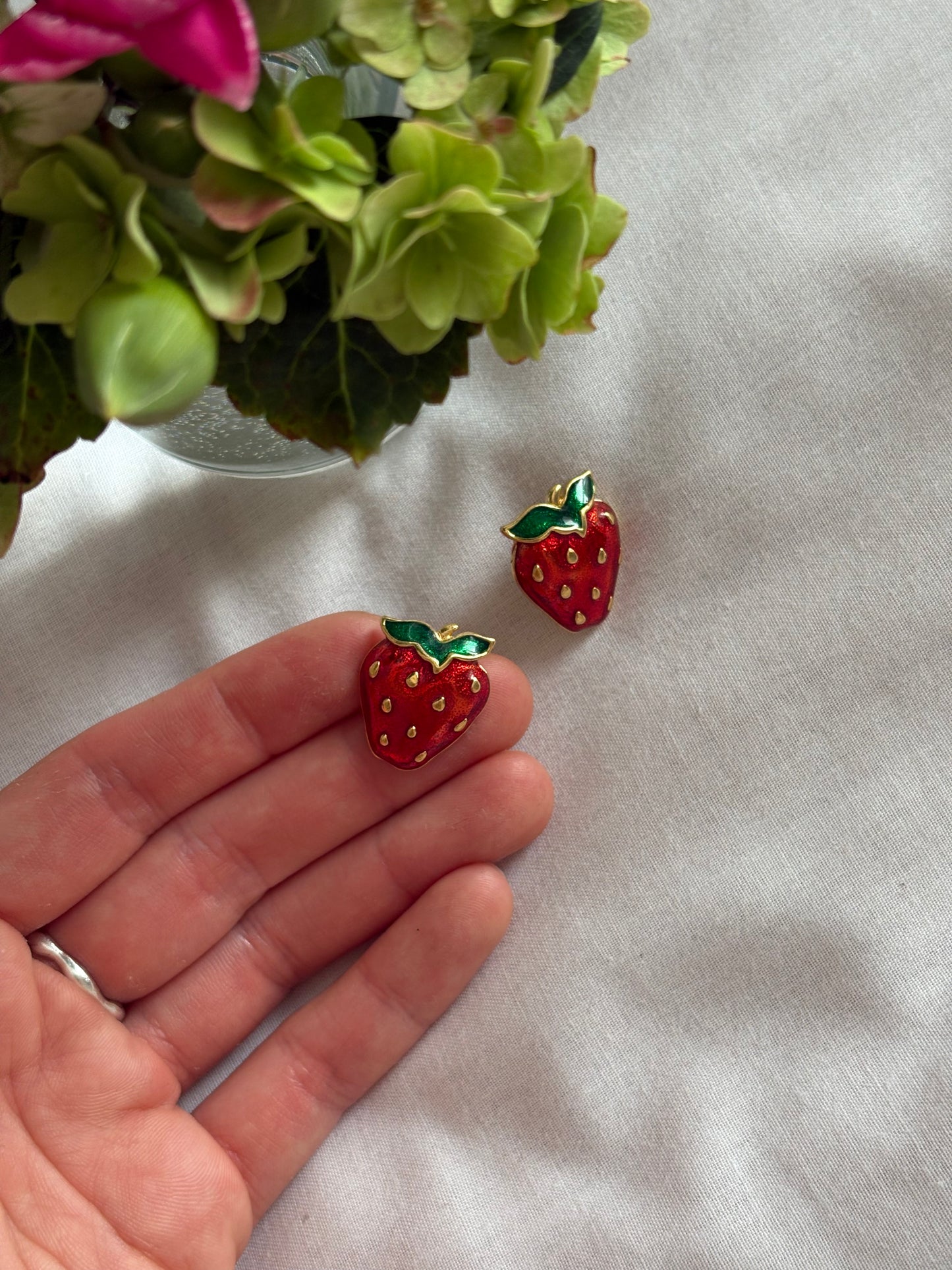 Kolczyki Avon “ Very - Berry”,1990 rok