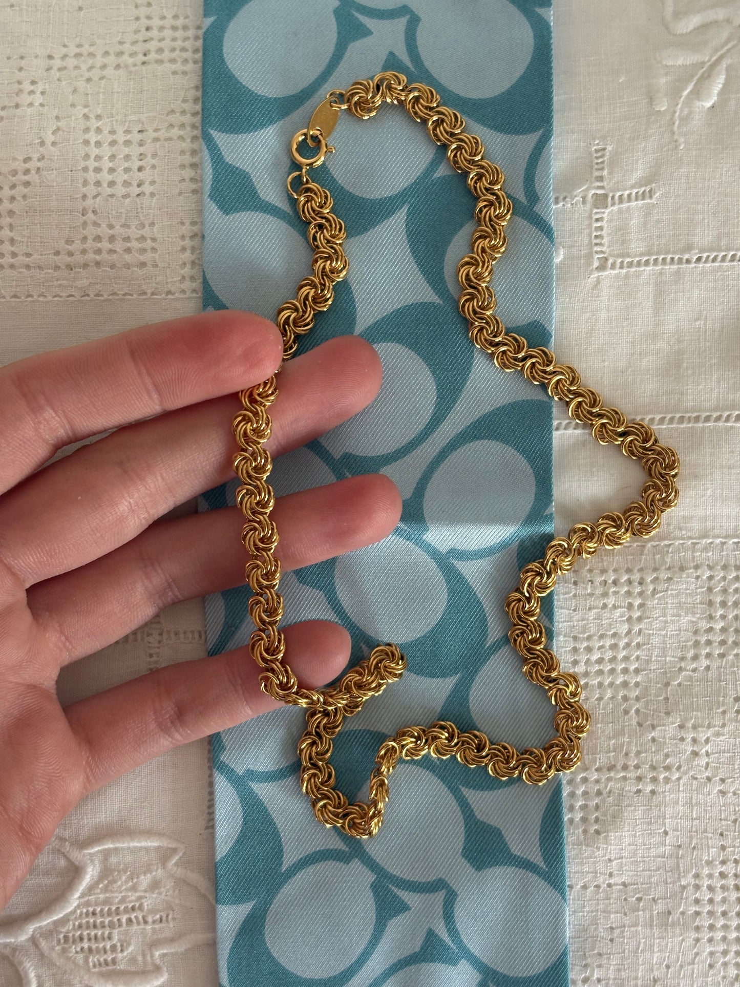 Naszyjnik Trifari z ogniwami w formie węzełków