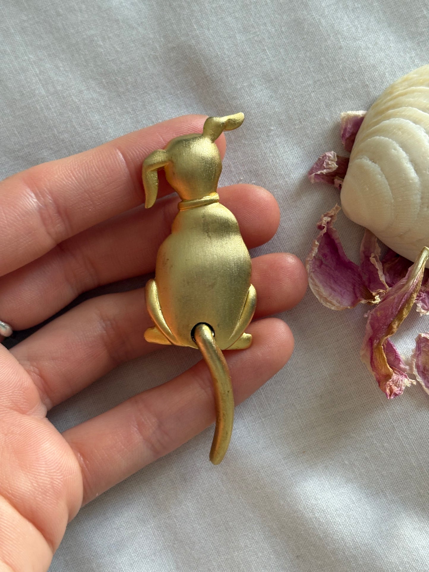 Broszka piesek marki Janette Jewelry (JJ)