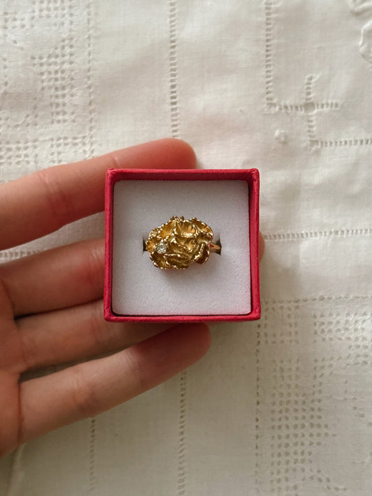 Pierścionek Avon „Flowerblaze”,1976 rok