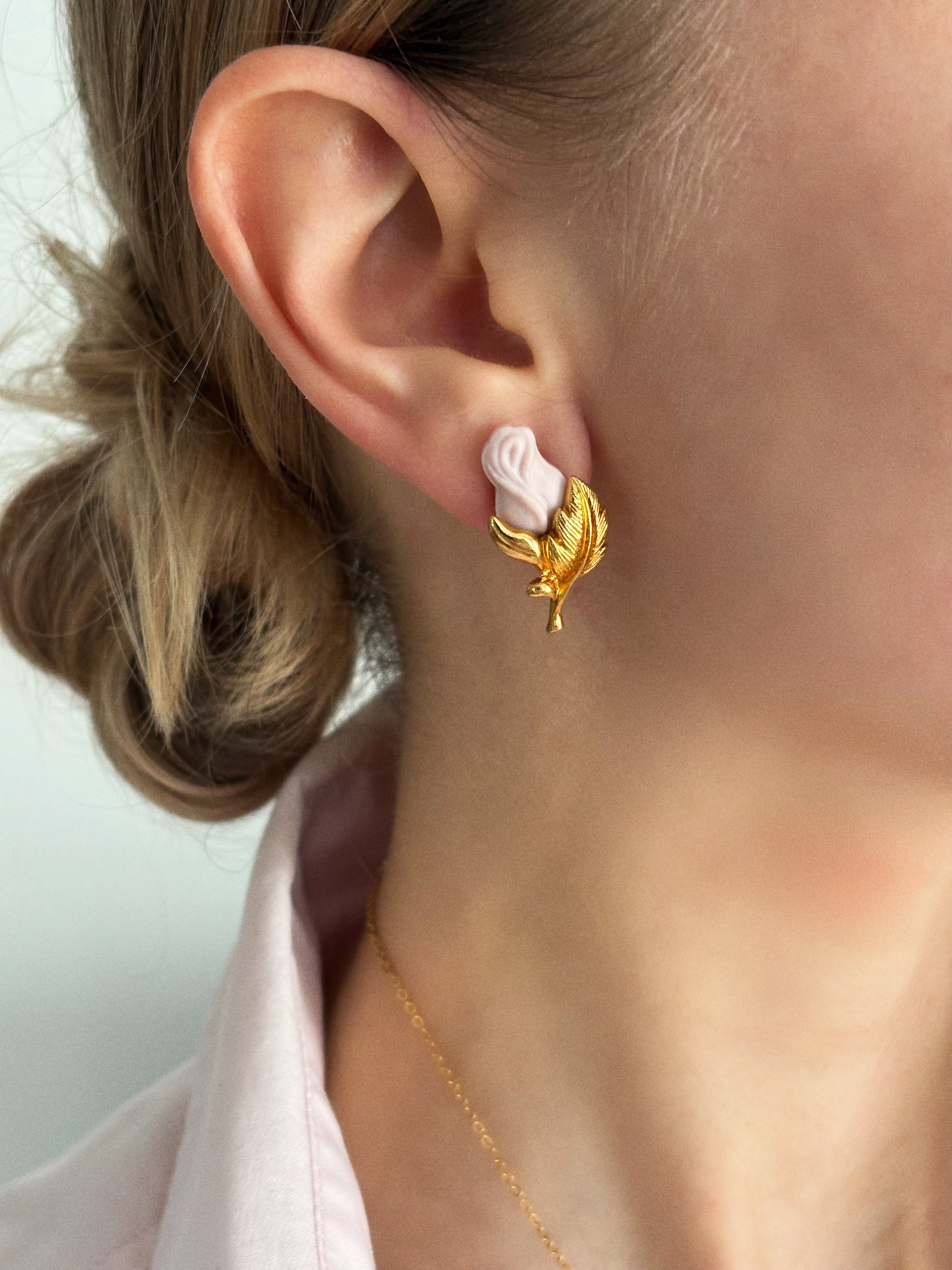 Avon rose-shaped earrings, 1994