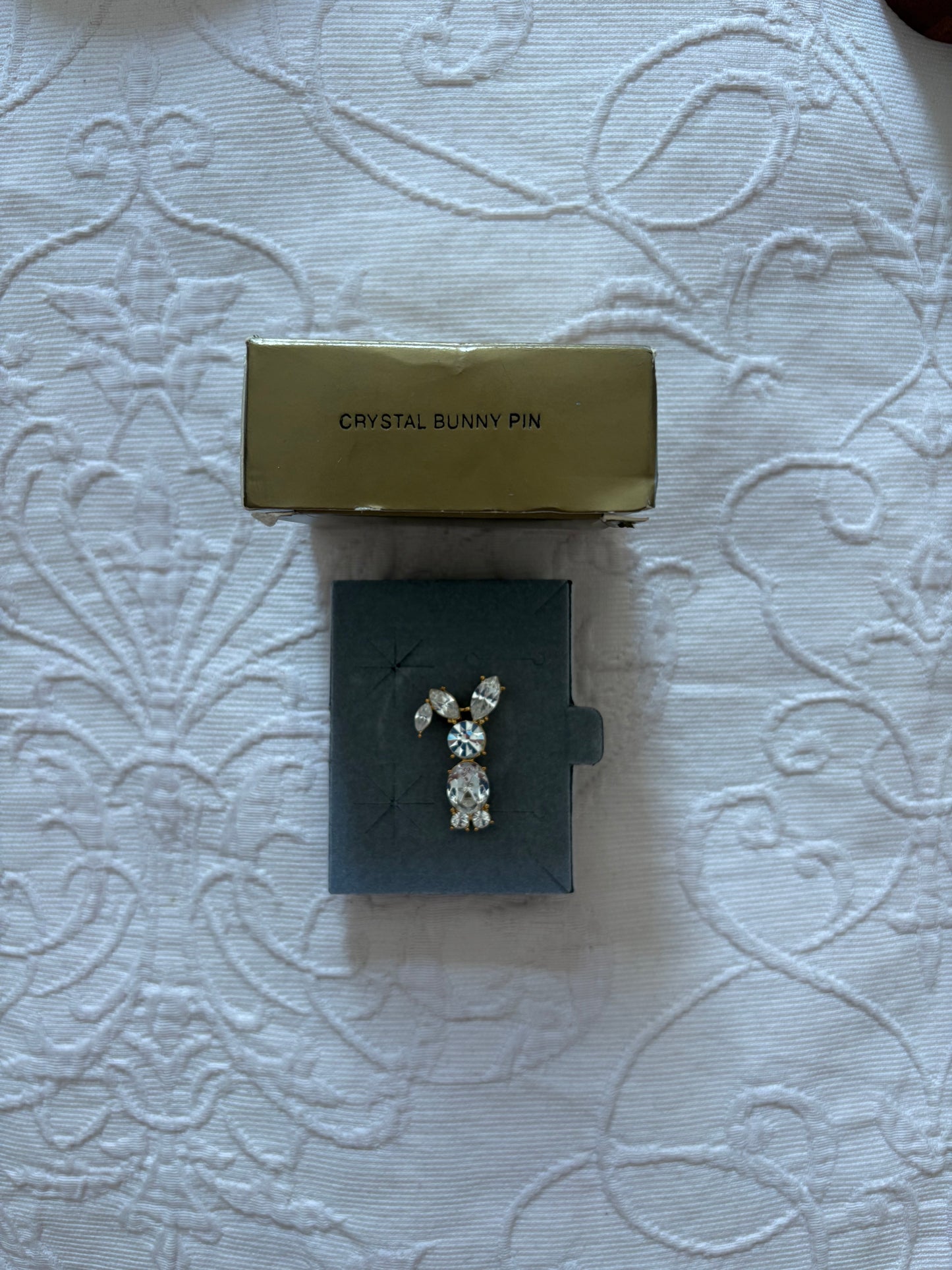 Avon "CRYSTAL BUNNY" brooch, 1997