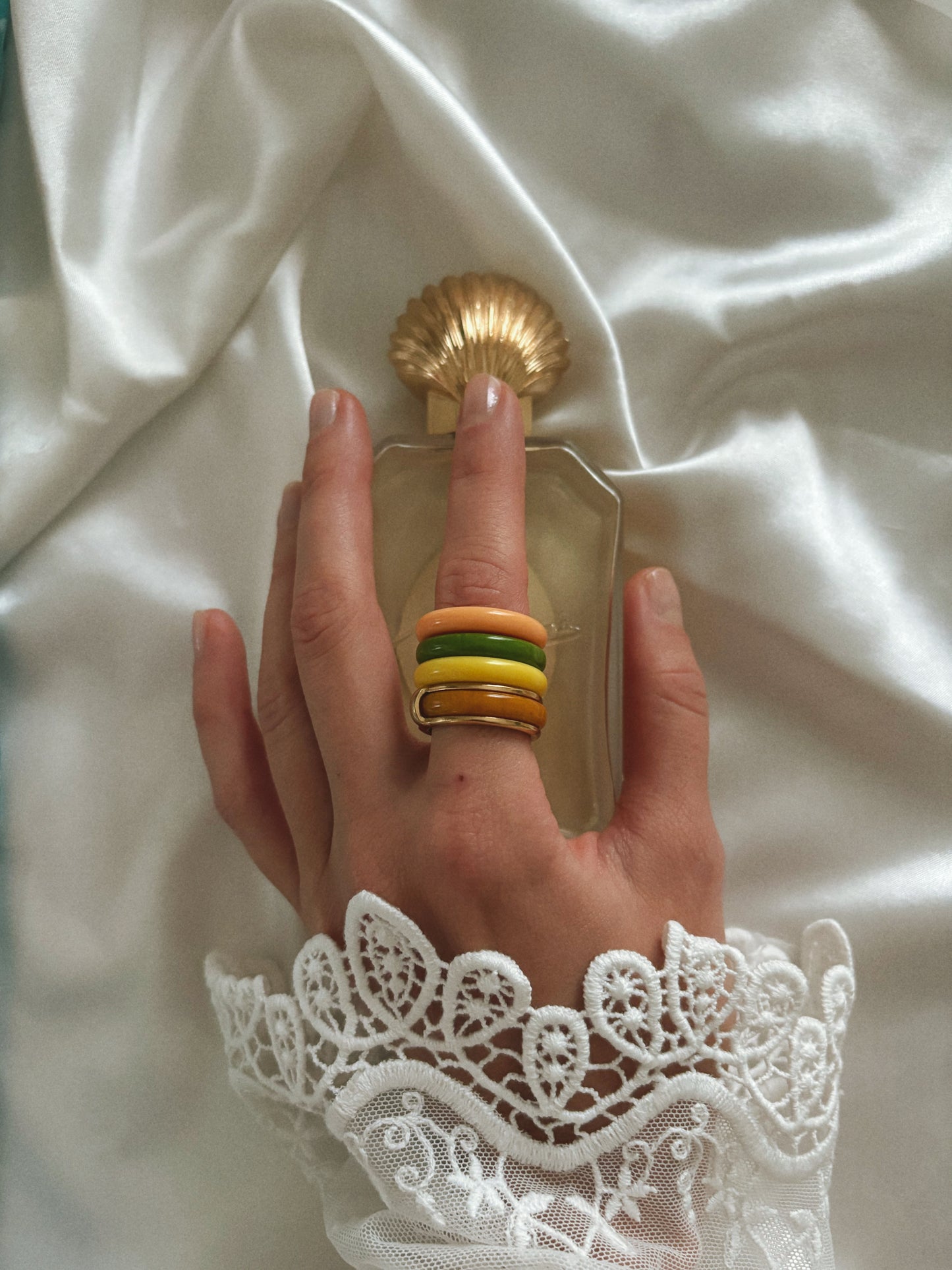 Zestaw wymiennych pierścionków Avon, 1977 rok