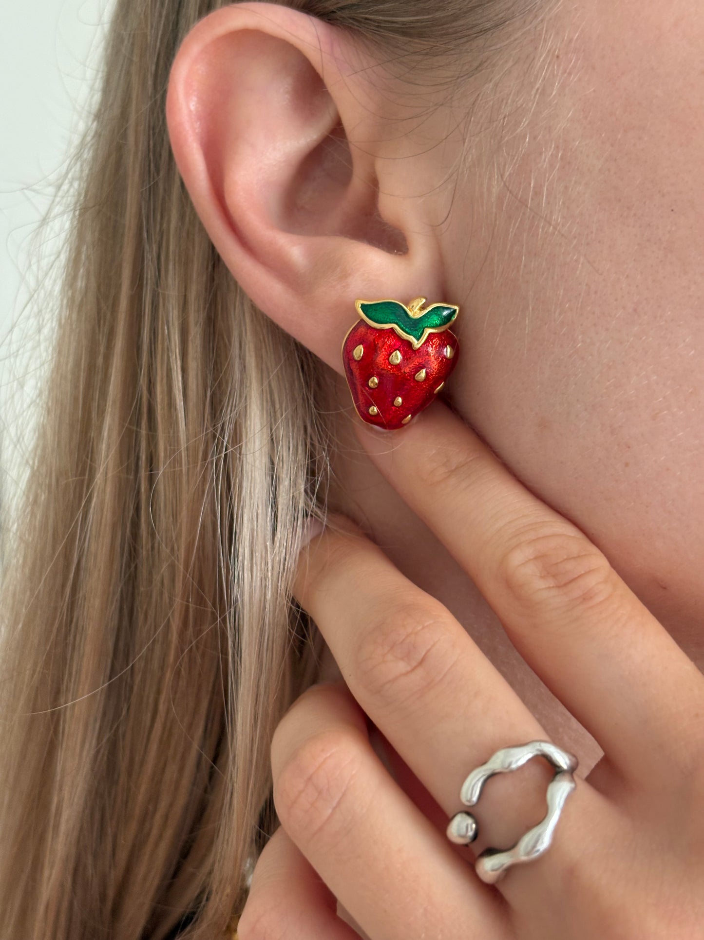 Kolczyki Avon “ Very - Berry”,1990 rok