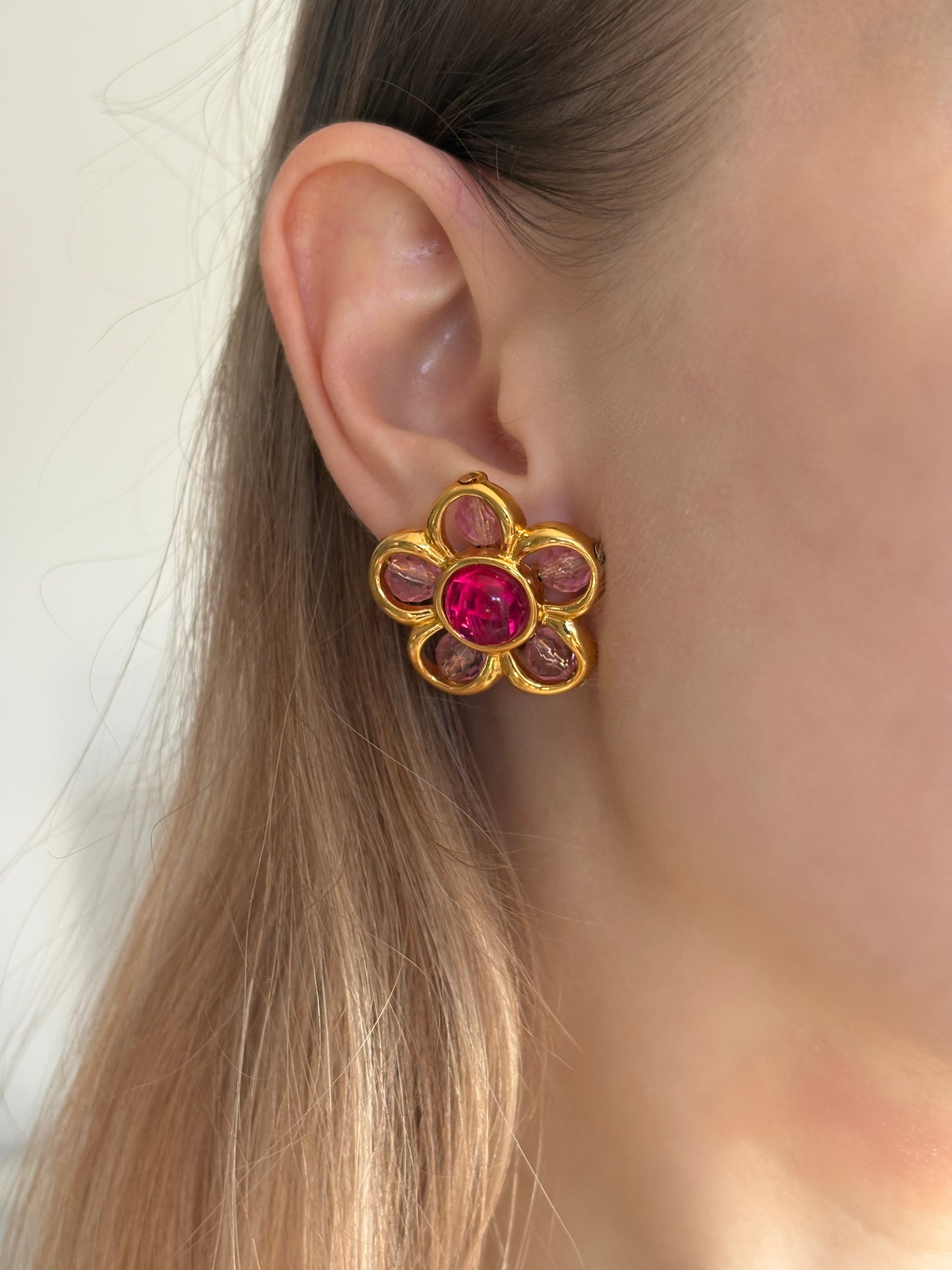 Rzadkie klipsy Napier w kształcie kwiatów