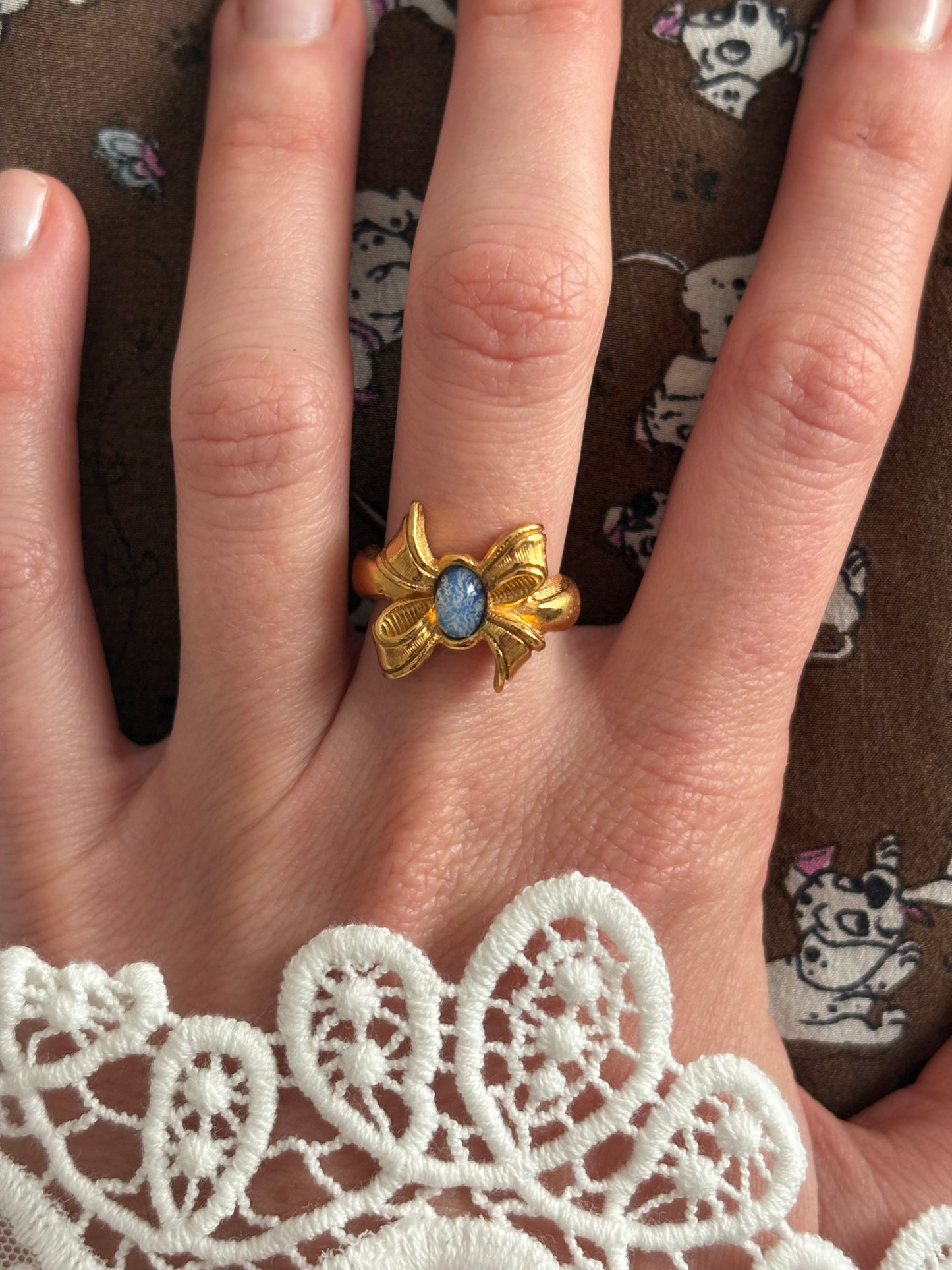 Pierścionek  Avon „Delicate Bow”, 1994 rok