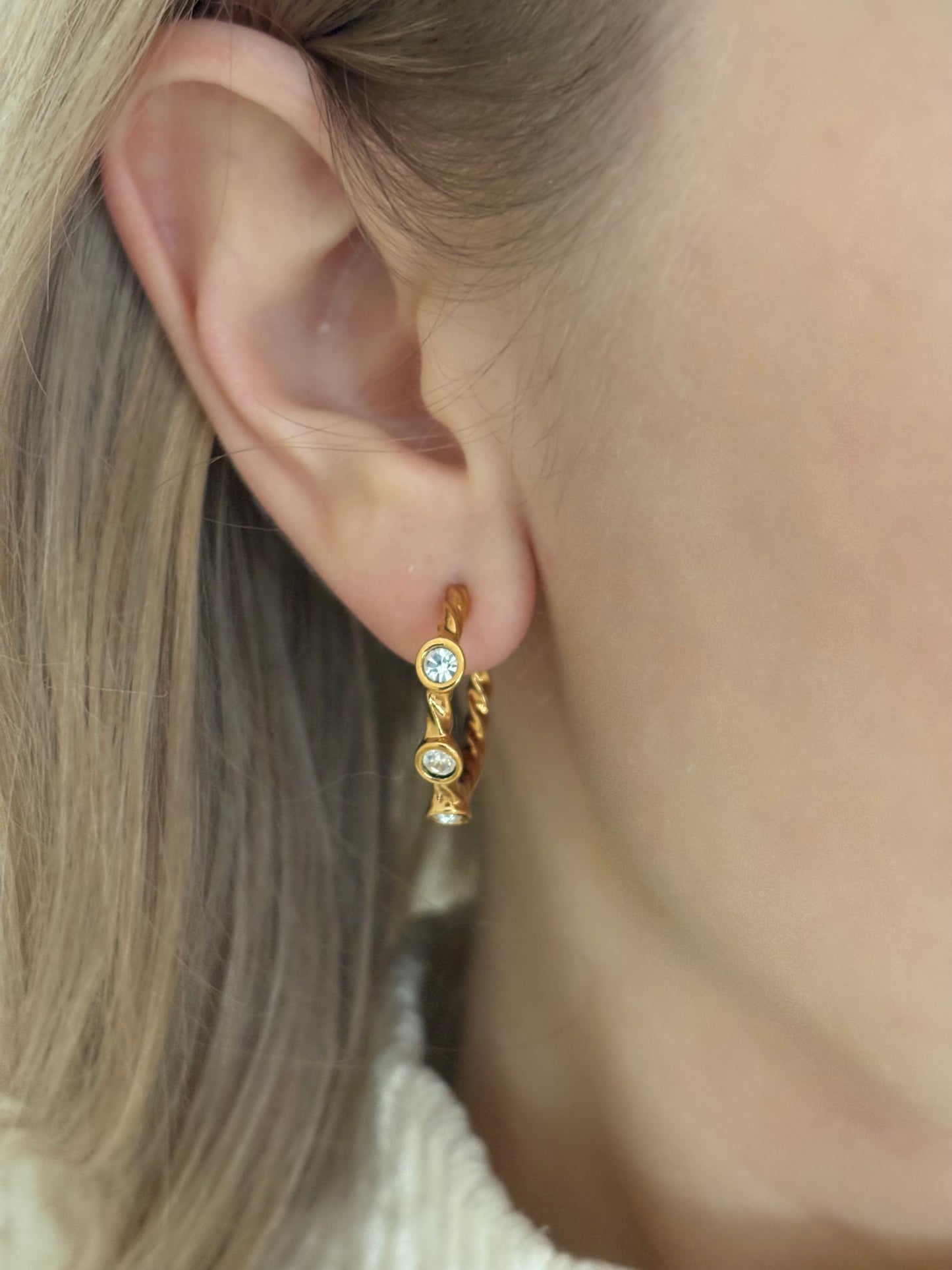 Kolczyki Avon “Brilliant hoop”,1991 rok