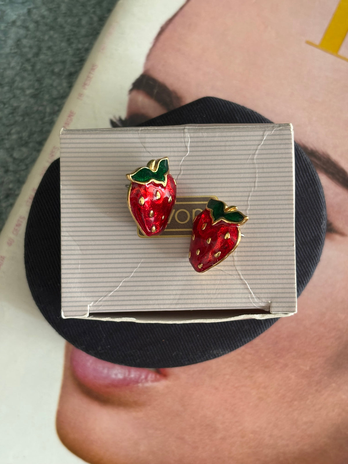 Kolczyki Avon “Very Berry”,1987 rok