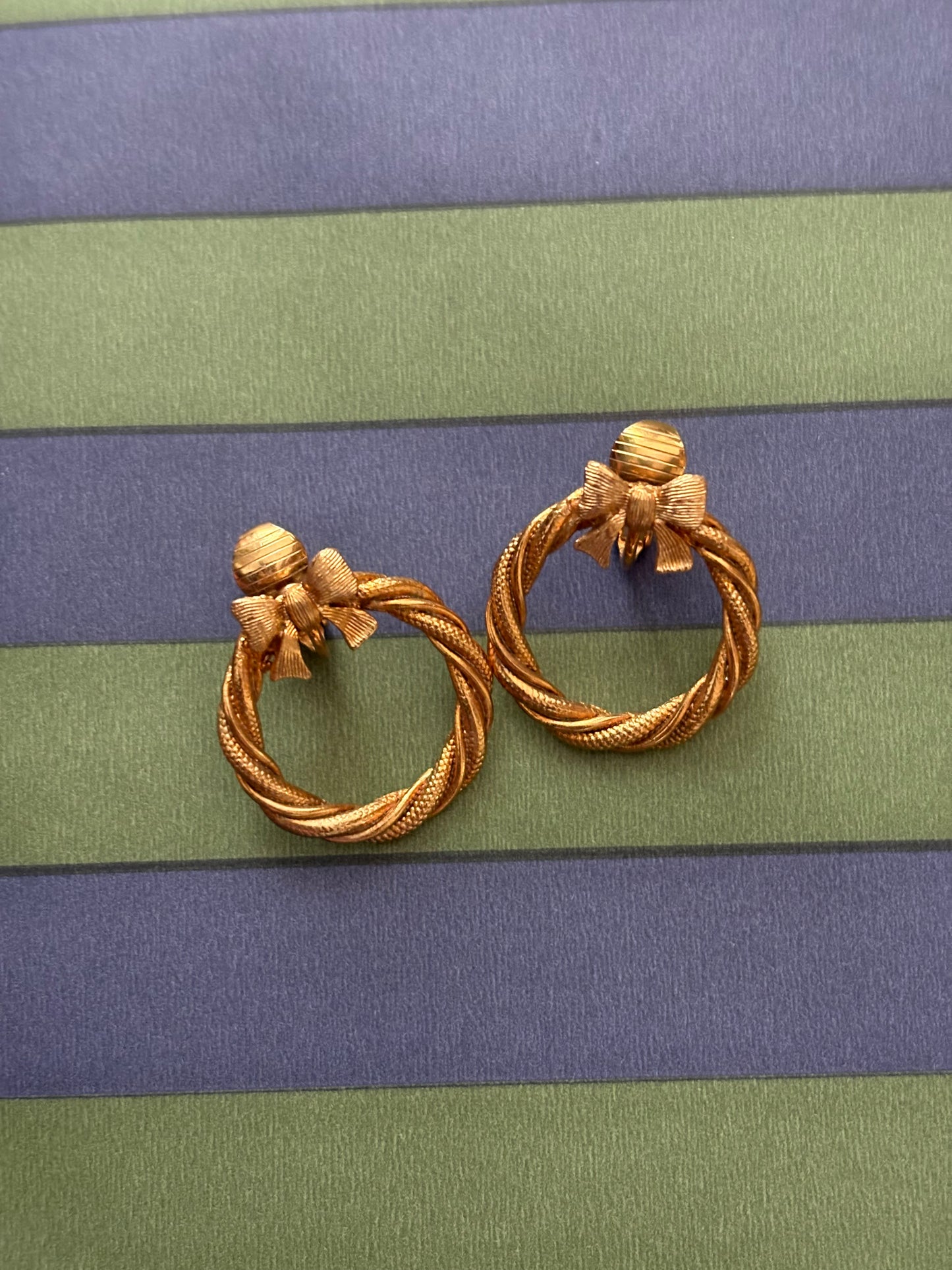 Klipsy Avon „Festive Circlet” (1979)