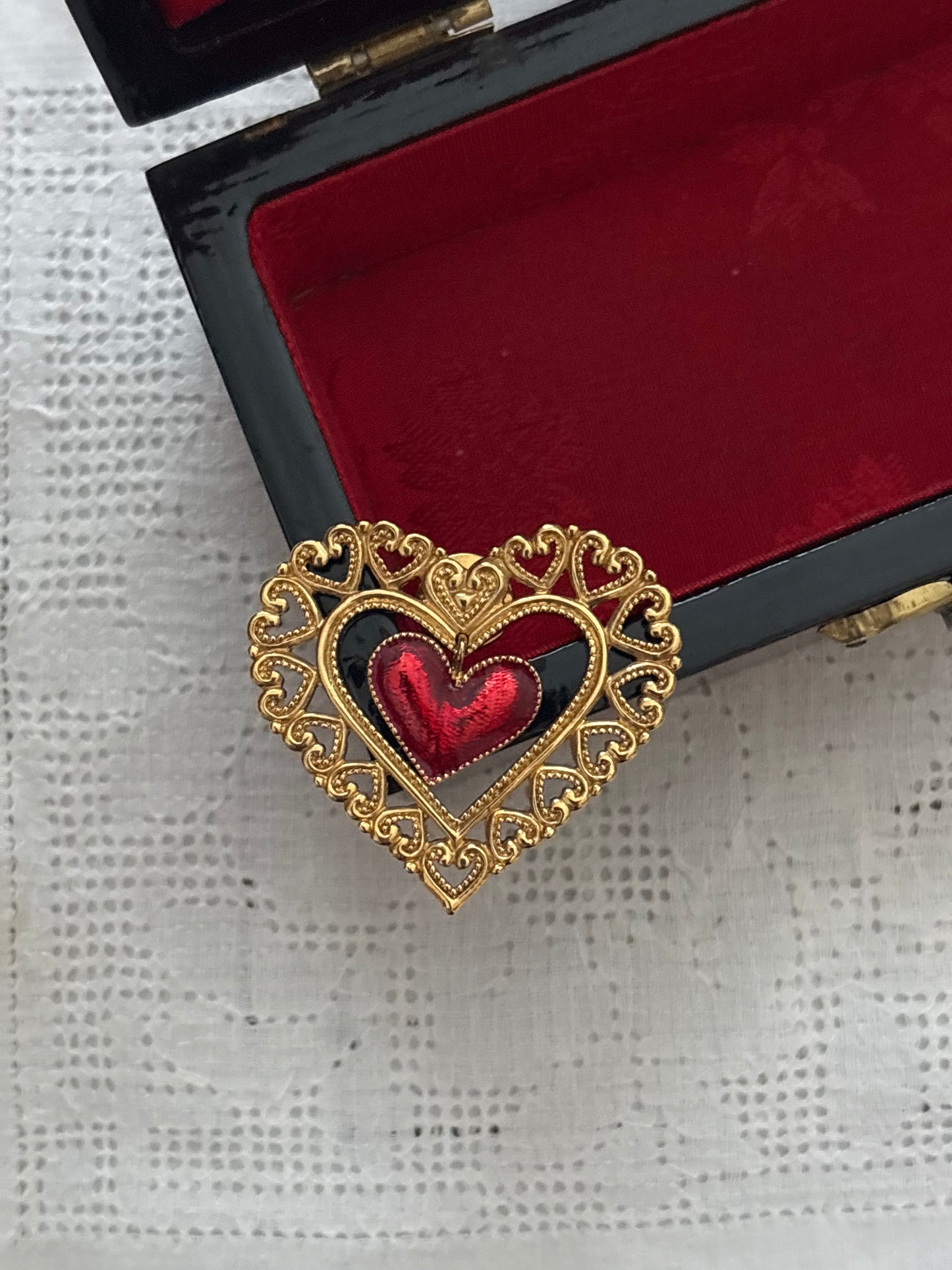 Avon "Dangling Heart" Brooch, 1991