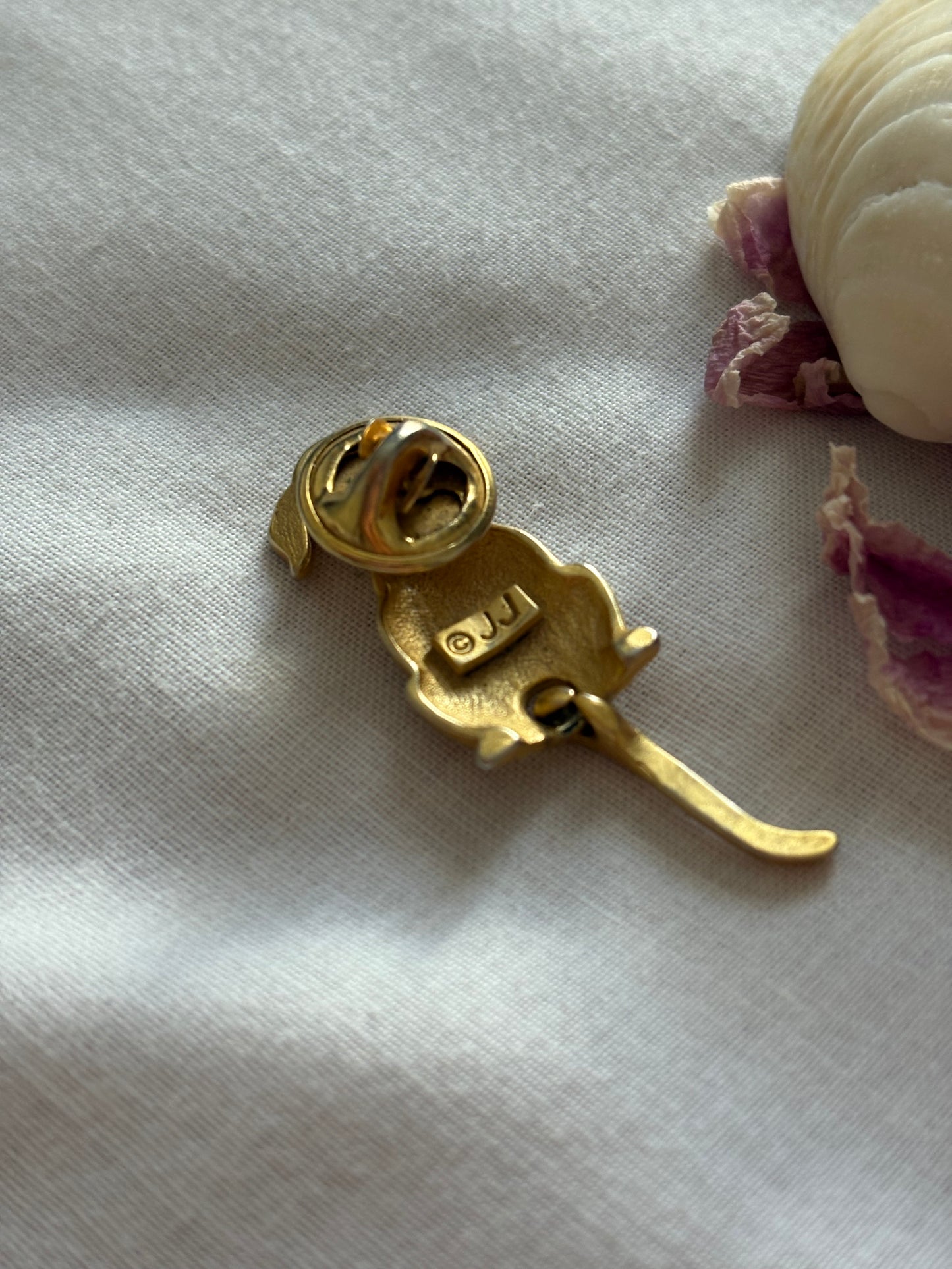 Broszka piesek Janette Jewelry