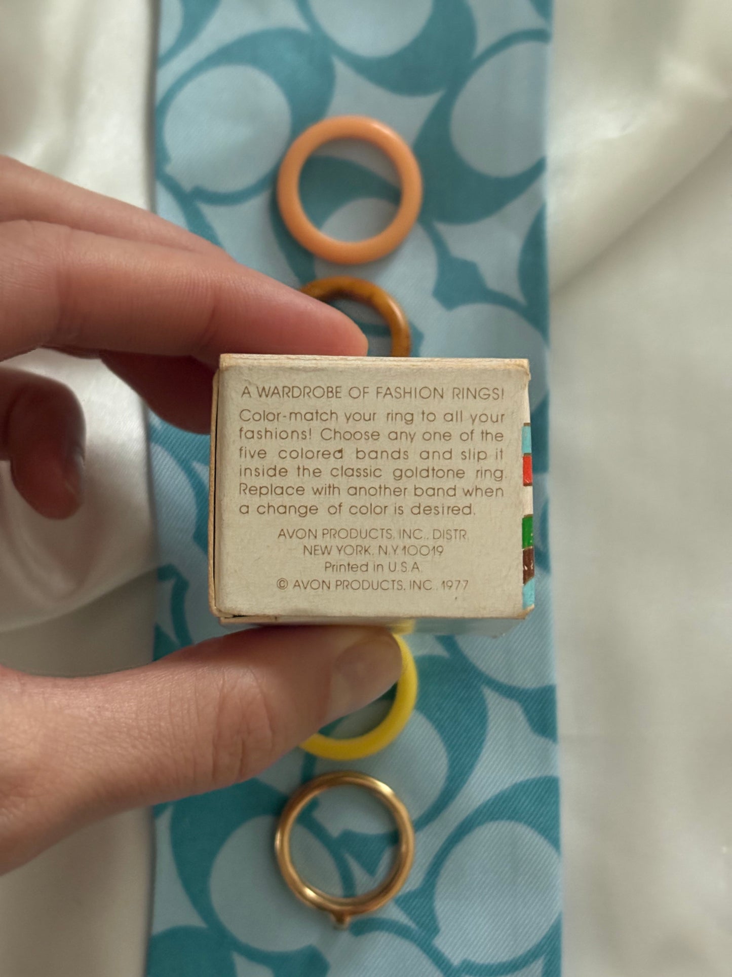 Set of 4 interchangeable Avon rings, 1977