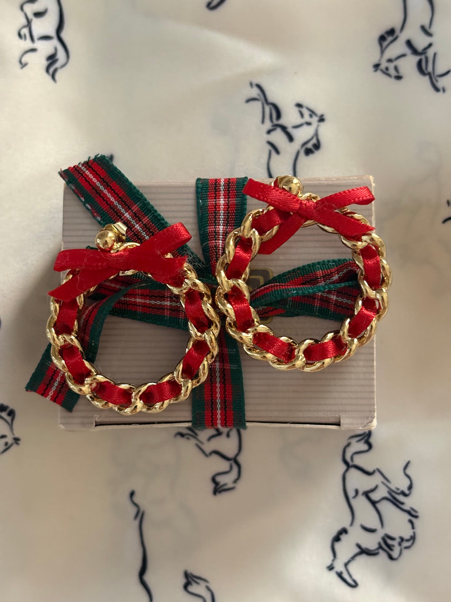 Pozłacane kolczyki Avon «Ribbon weave”,1988 rok