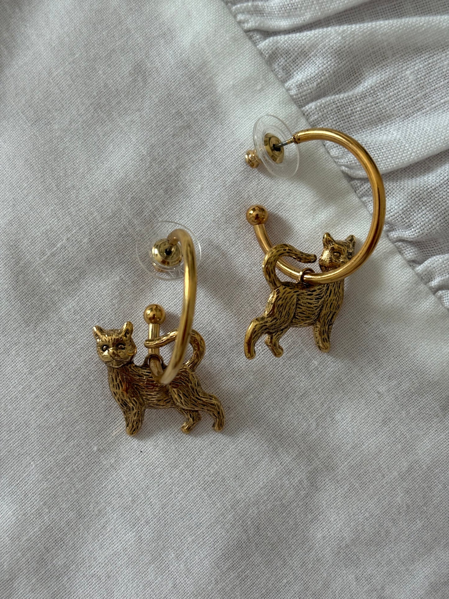 Kolczyki Avon „Swinging Cats Hoop„1995 rok