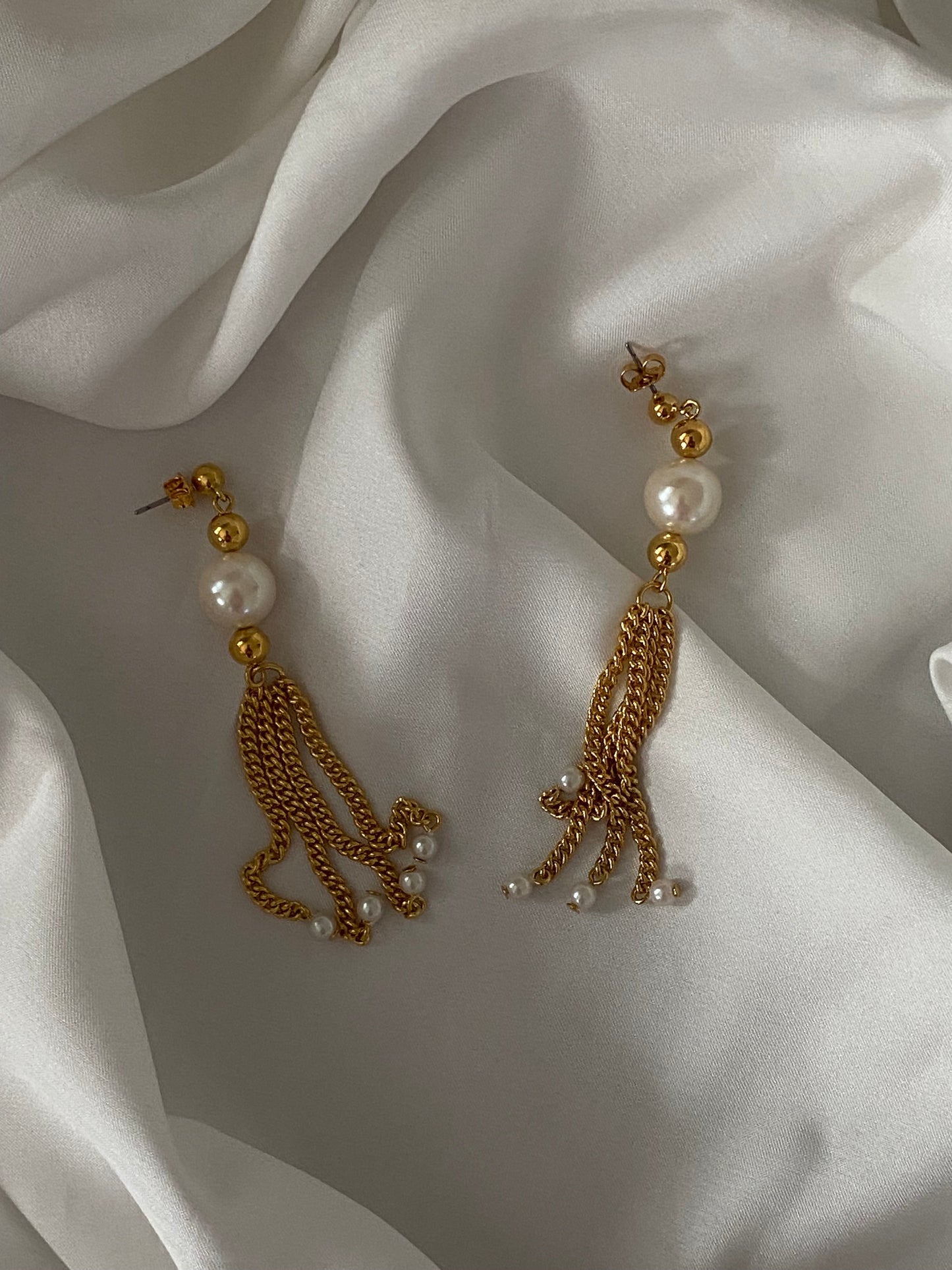 Avon "Soft Illusion" Earrings, Year 195