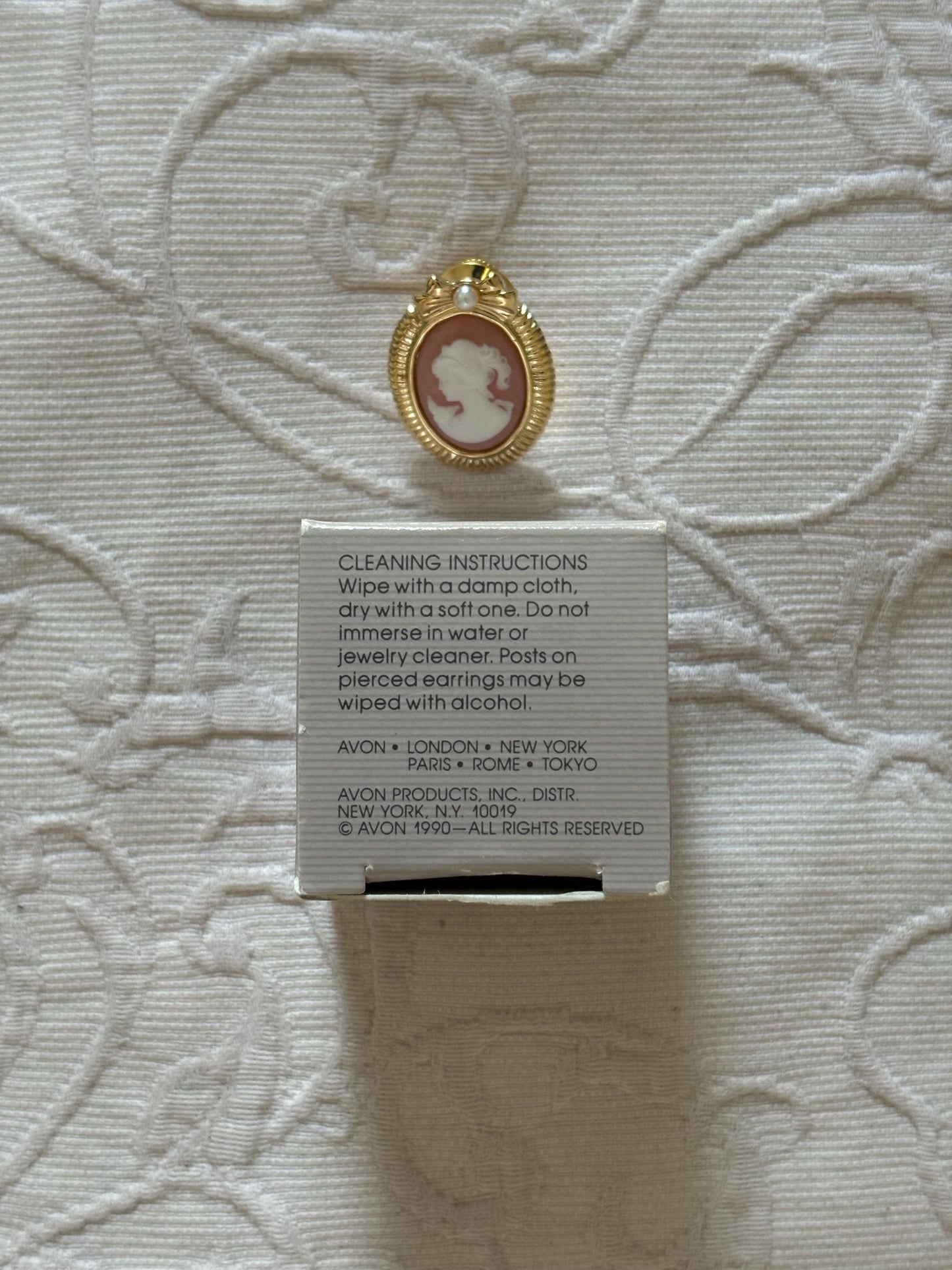 Avon “Romantic Portraits” Brooch, 1990