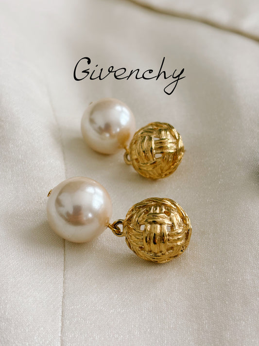 Pozłacane kolczyki Givenchy z perłami