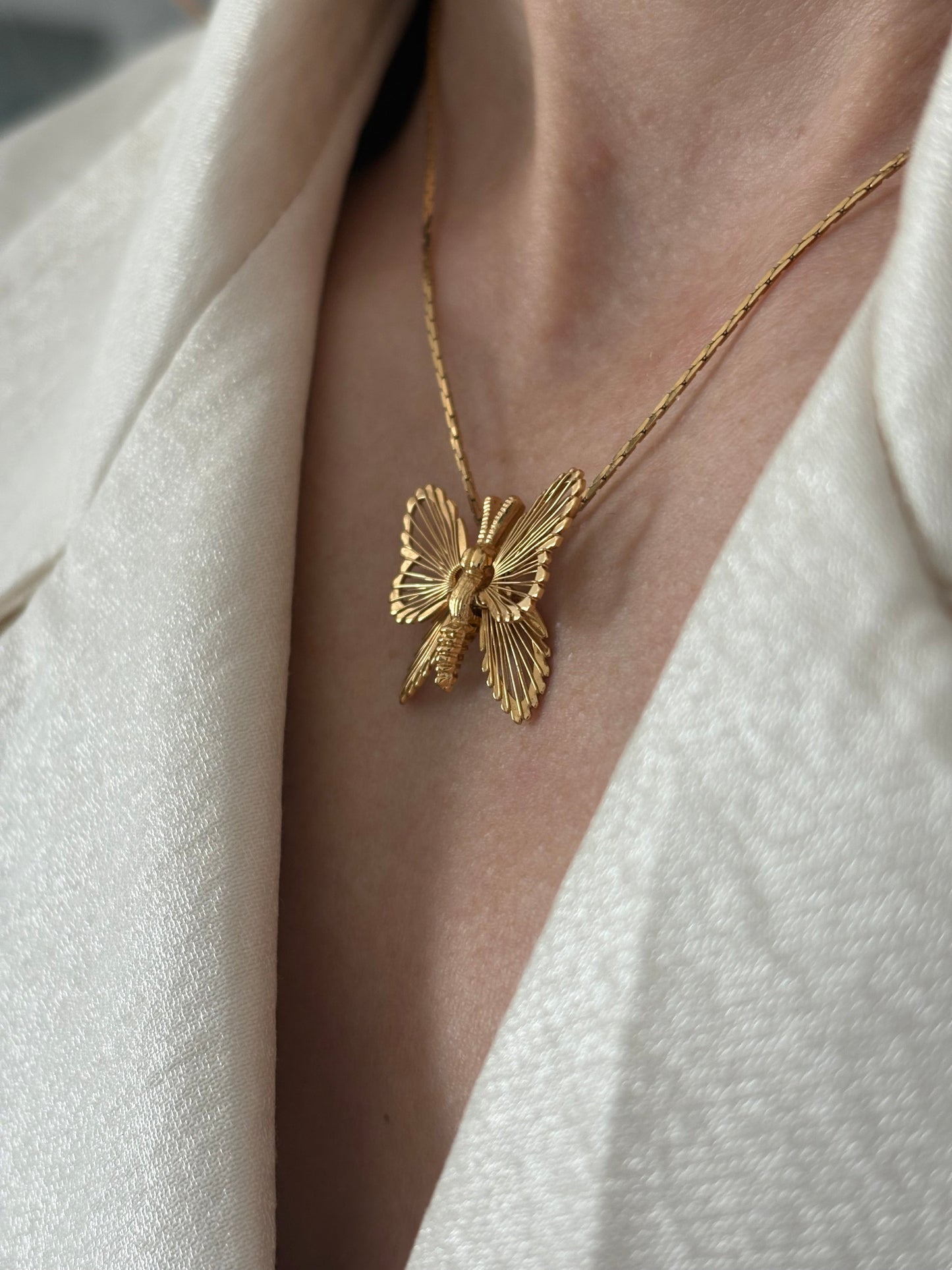 Naszyjnik Monet w kształcie motyla