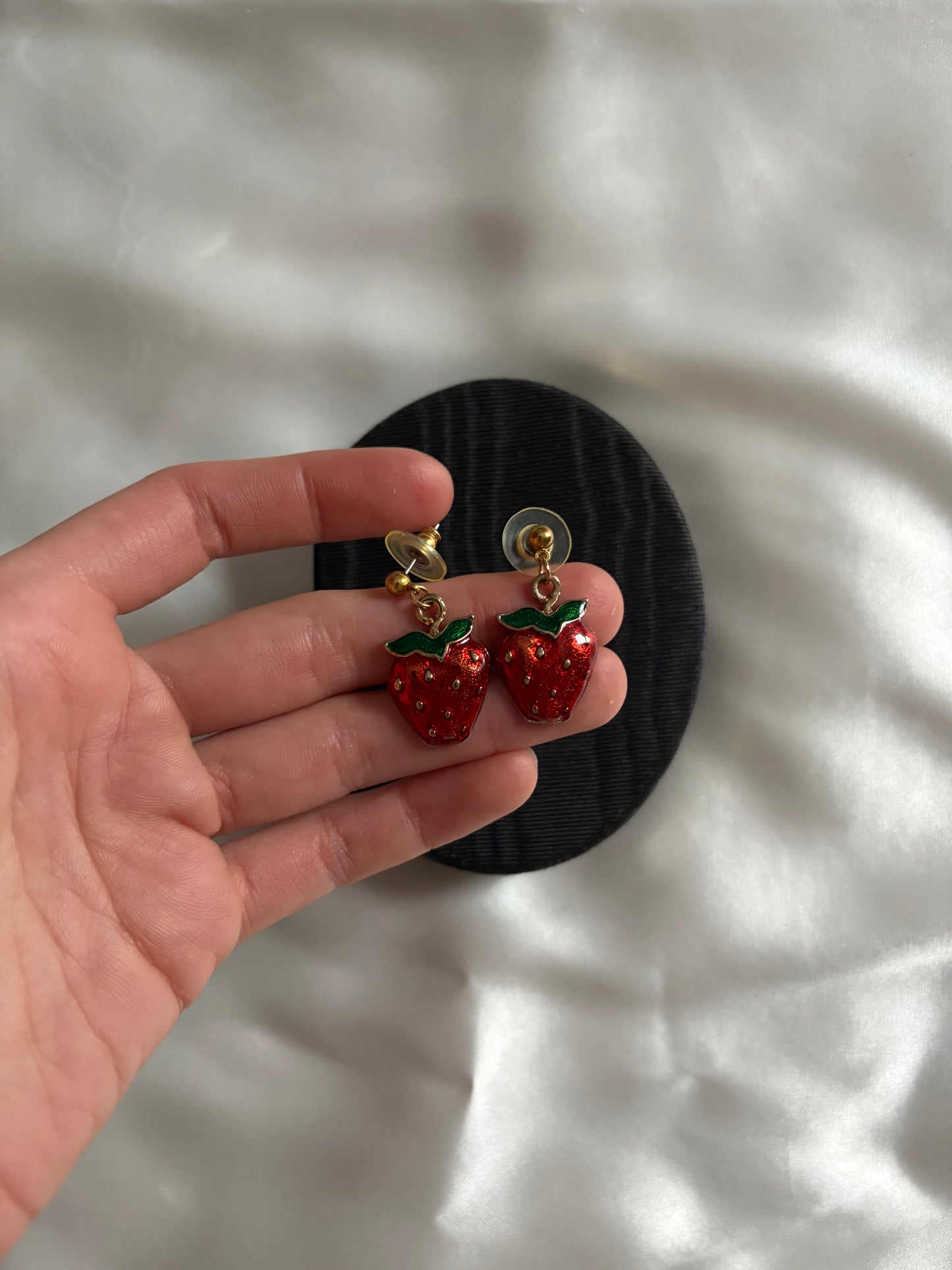 Kolczyki w postaci truskawek