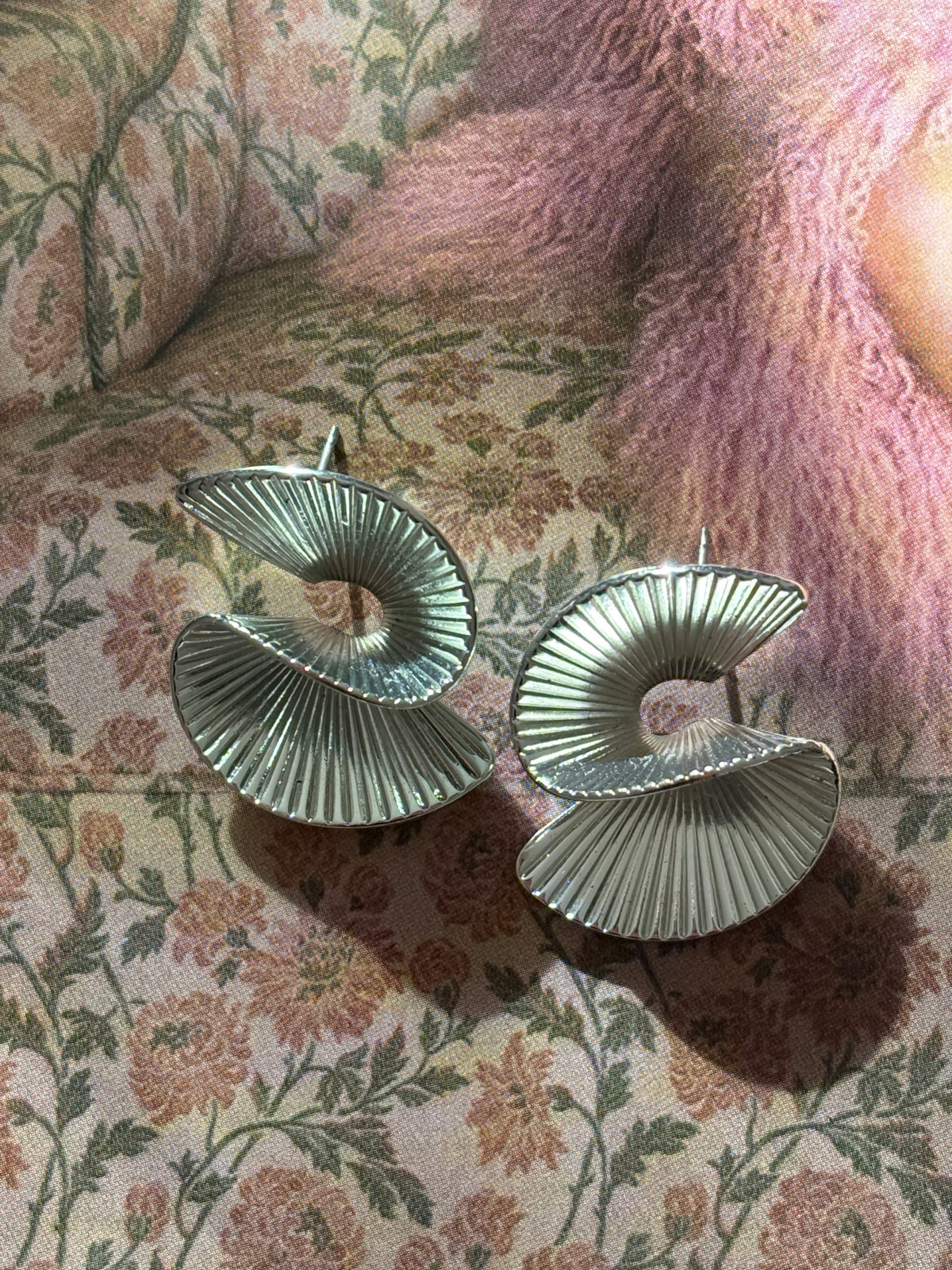 Kolczyki Avon “Fan twist”,1987  r.