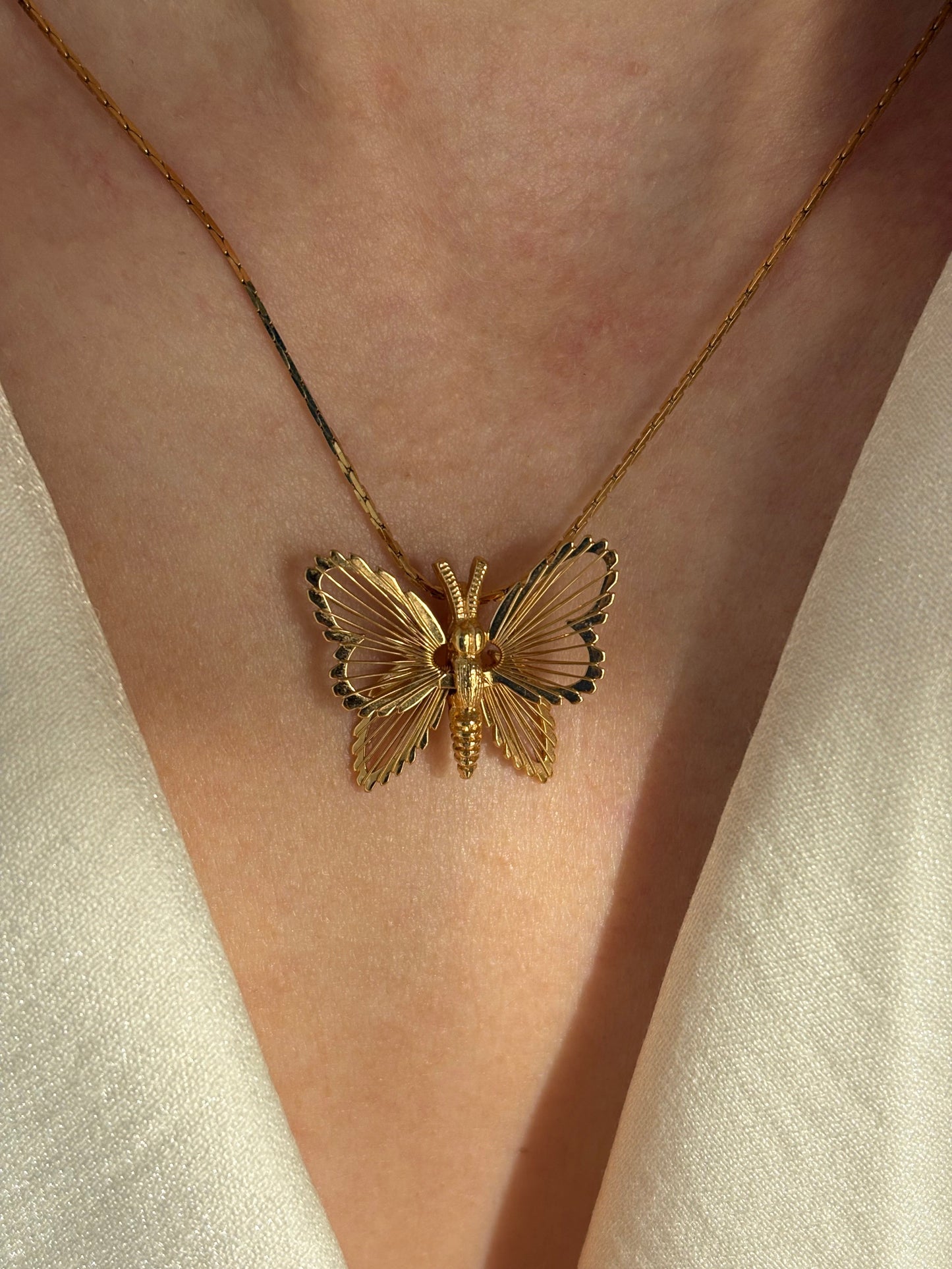 Naszyjnik Monet w kształcie motyla
