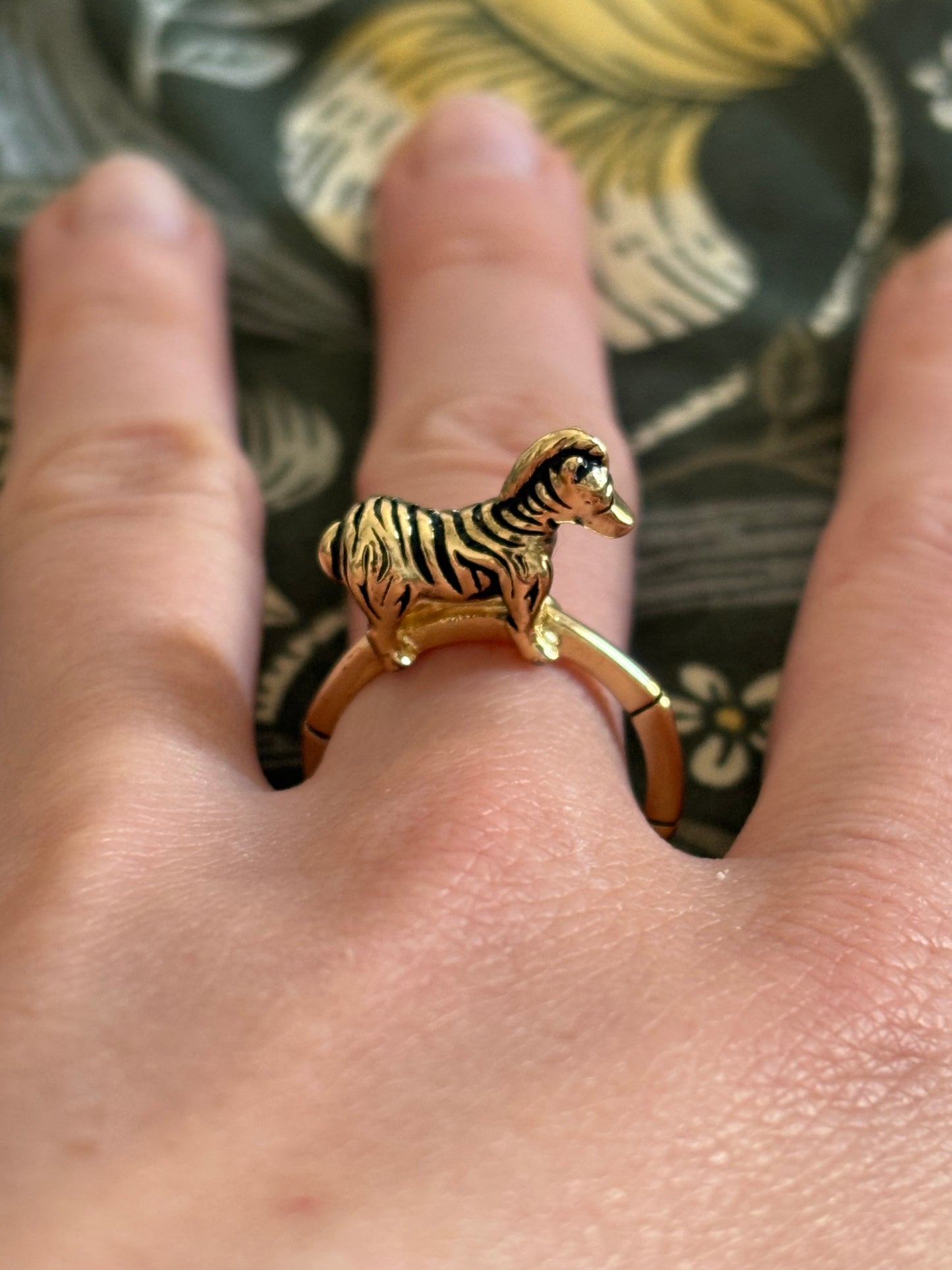 Ring with a zebra figurine