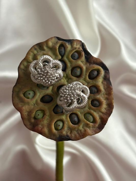 Srebrzone klipsy Trifari w formie kwiatu